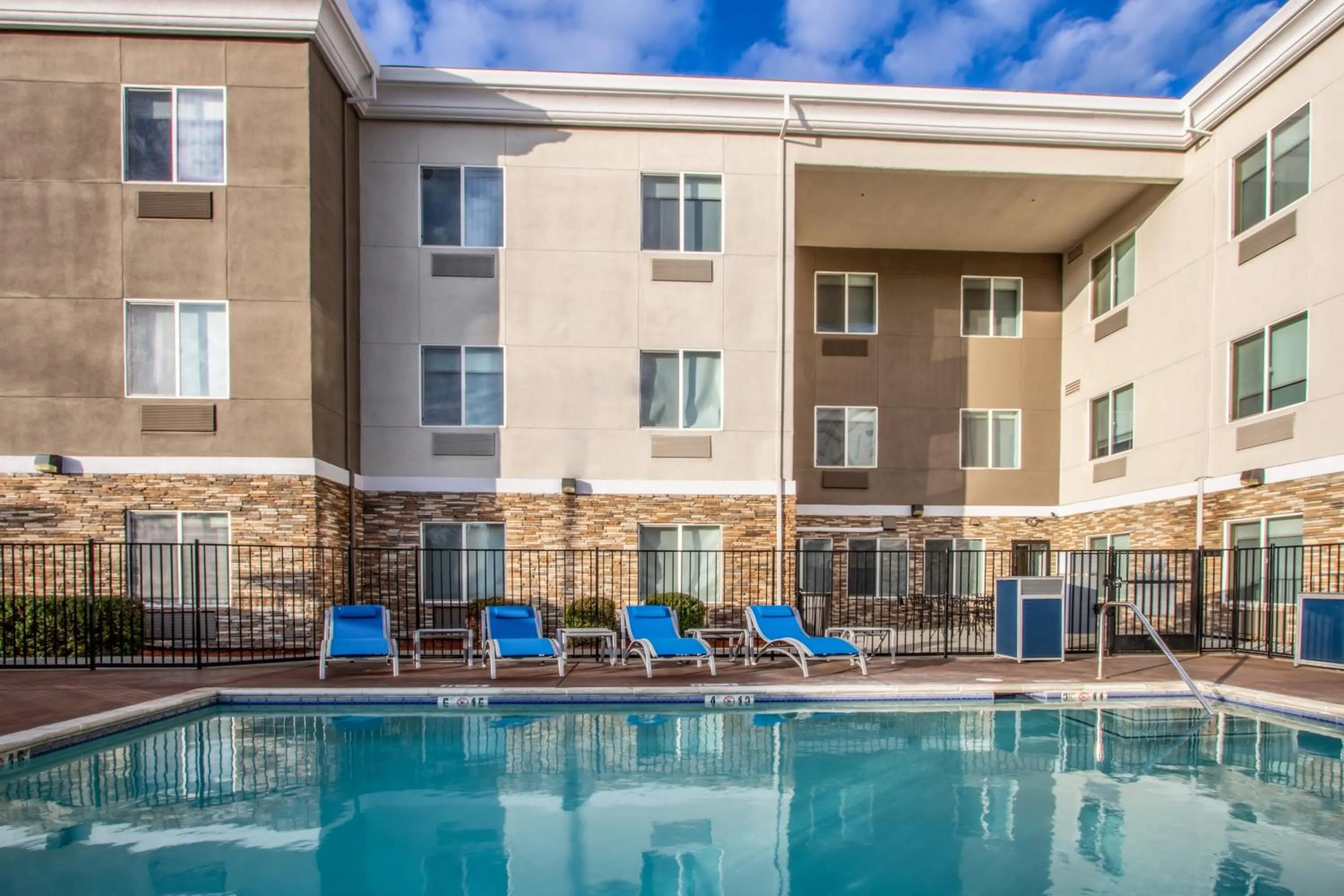 Swimming pool in Holiday Inn Express Hotel & Suites Roseville - Galleria Area by IHG
