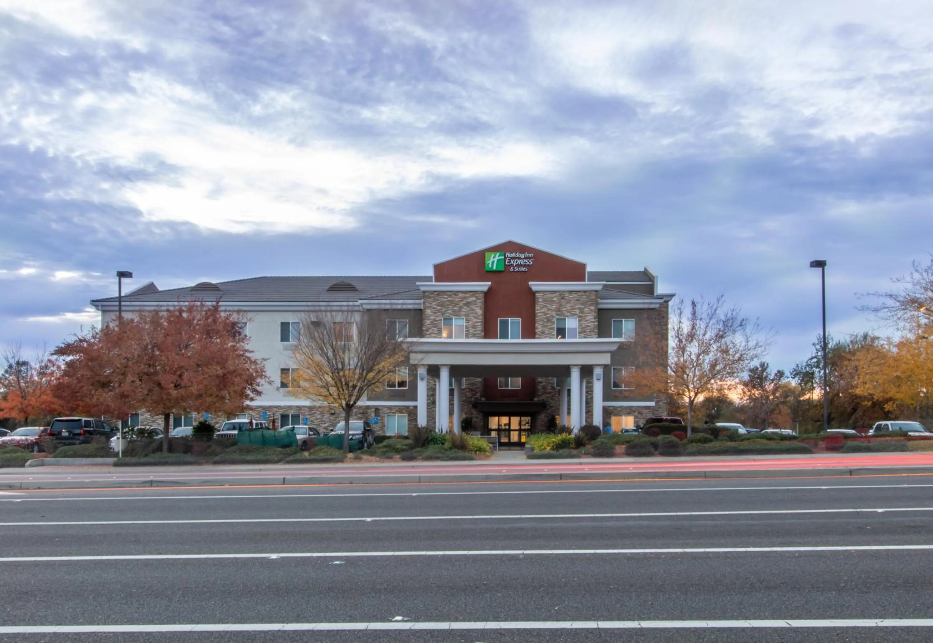 Property building in Holiday Inn Express Hotel & Suites Roseville - Galleria Area by IHG