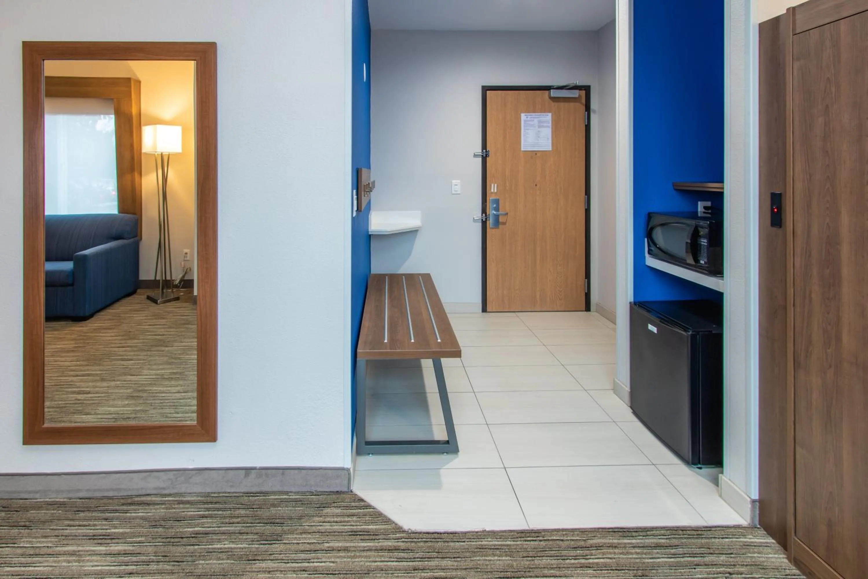 Photo of the whole room in Holiday Inn Express Hotel & Suites Roseville - Galleria Area by IHG