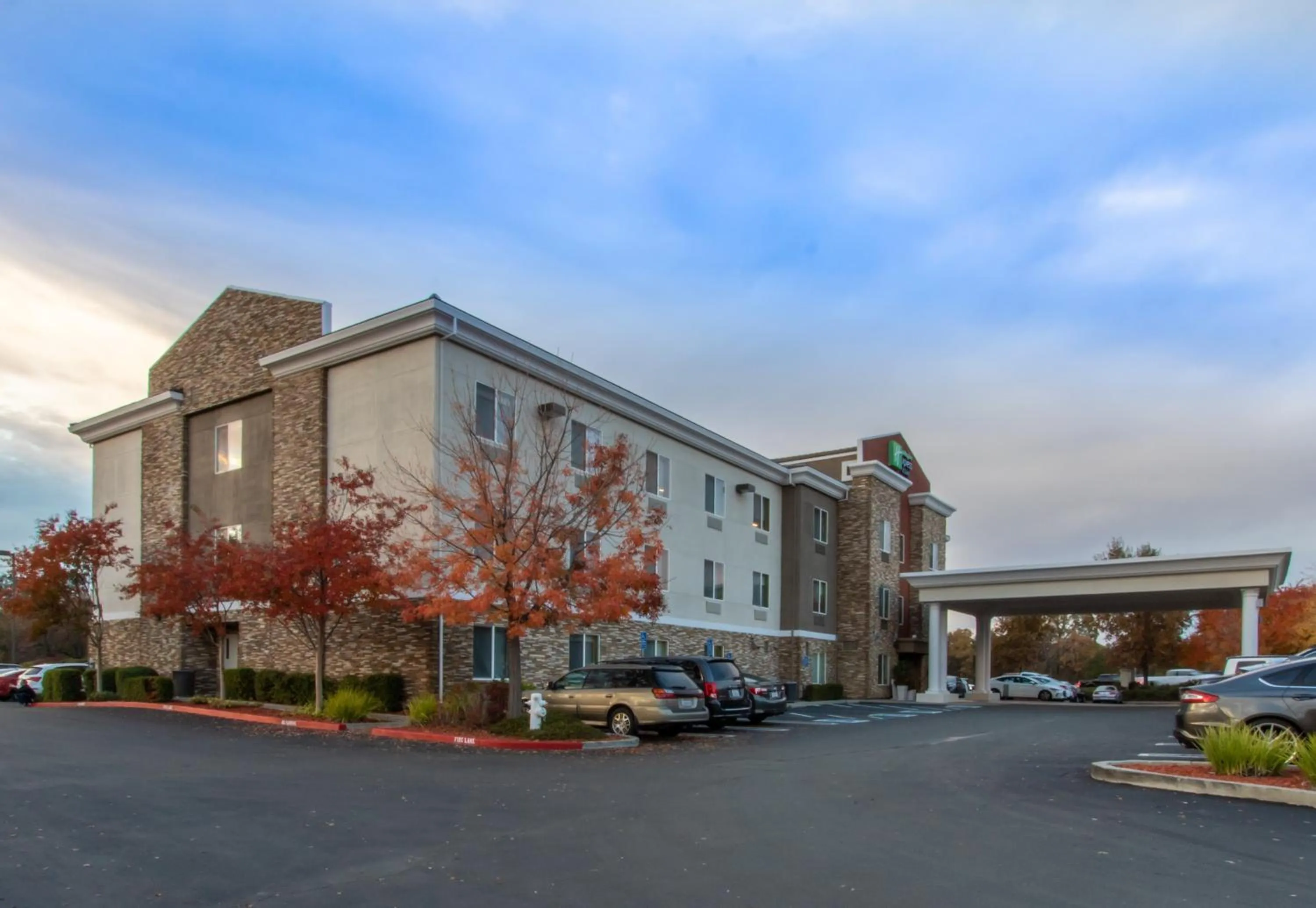 Property building in Holiday Inn Express Hotel & Suites Roseville - Galleria Area by IHG
