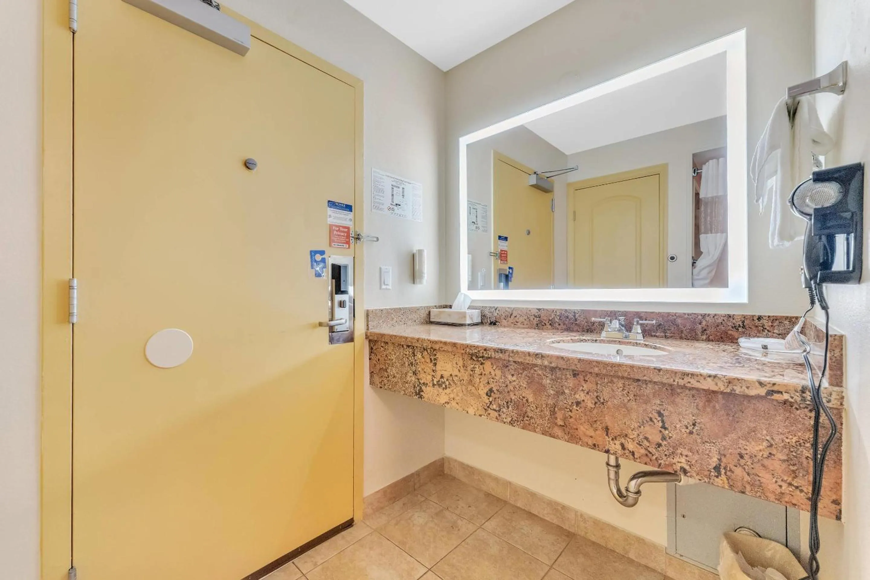 Bedroom in Rodeway Inn & Suites Fort Lauderdale Airport & Cruise Port