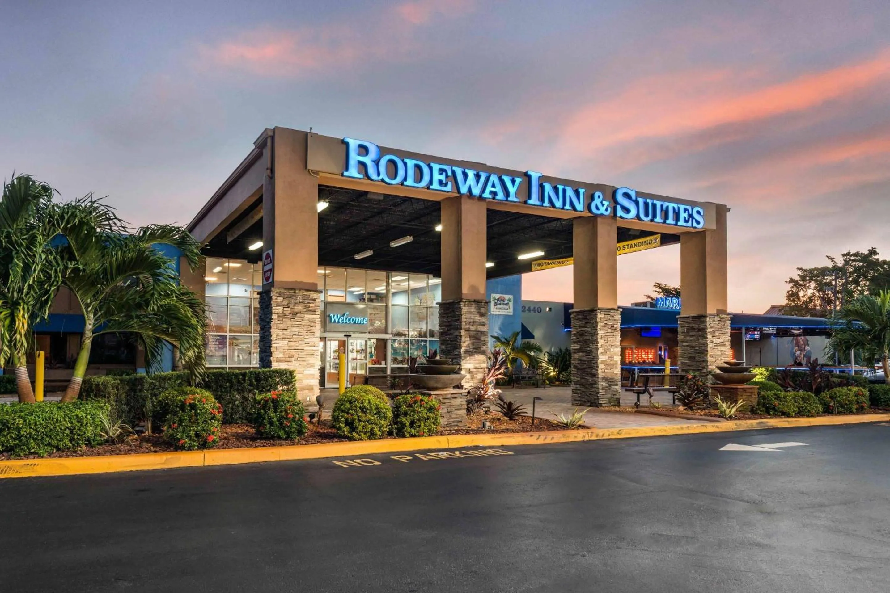 Property building in Rodeway Inn & Suites Fort Lauderdale Airport & Cruise Port