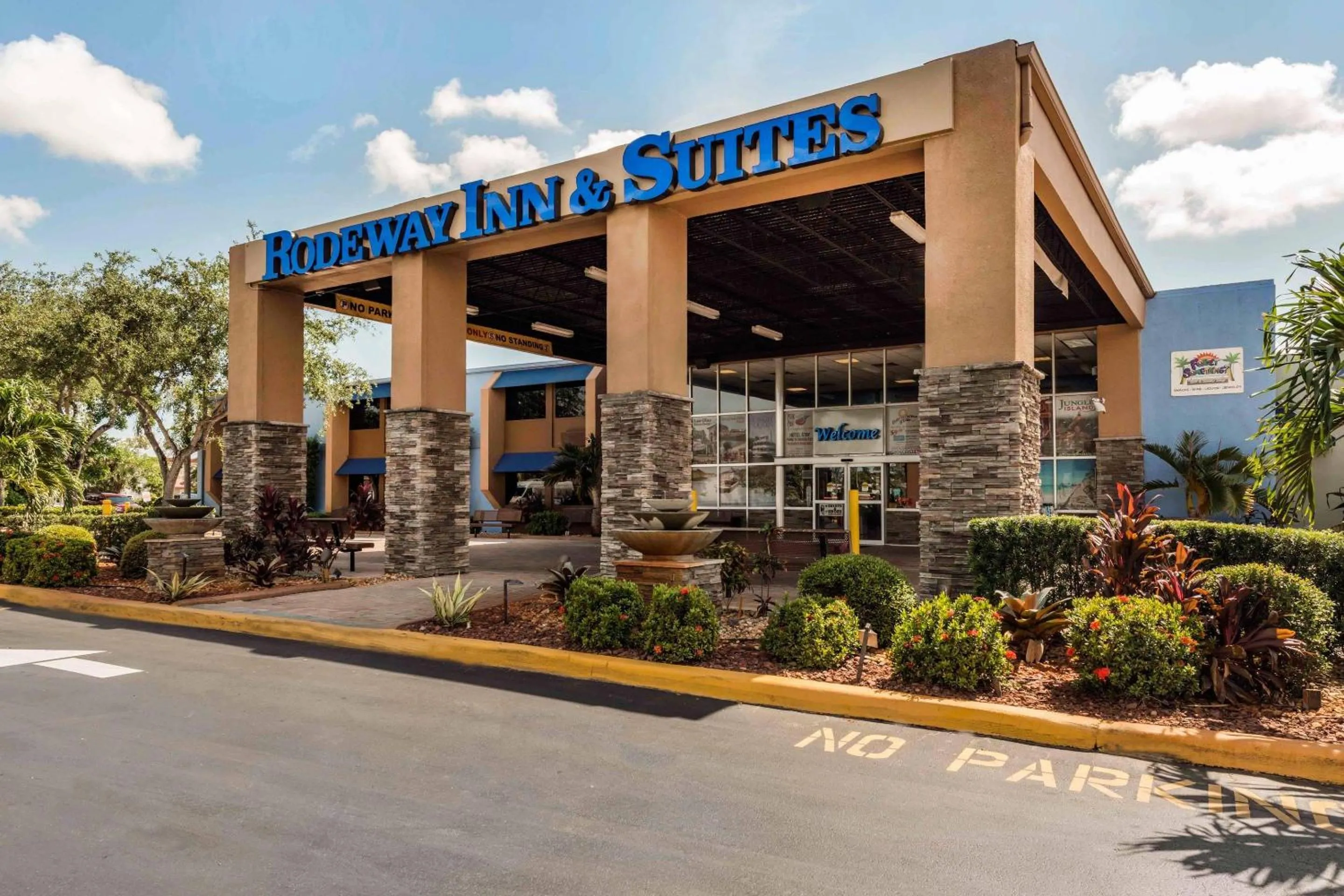 Property building in Rodeway Inn & Suites Fort Lauderdale Airport & Cruise Port