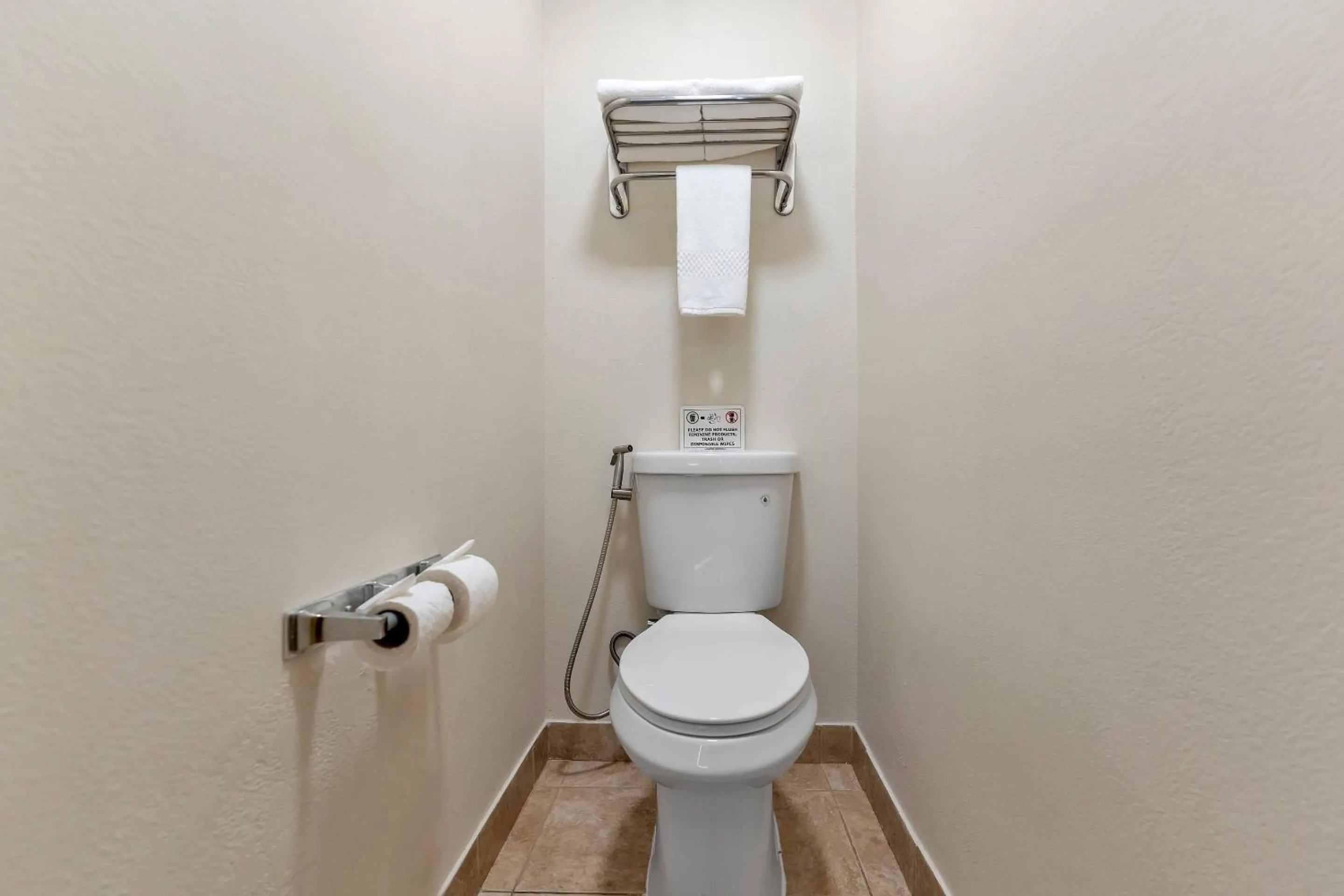 Bedroom in Rodeway Inn & Suites Fort Lauderdale Airport & Cruise Port