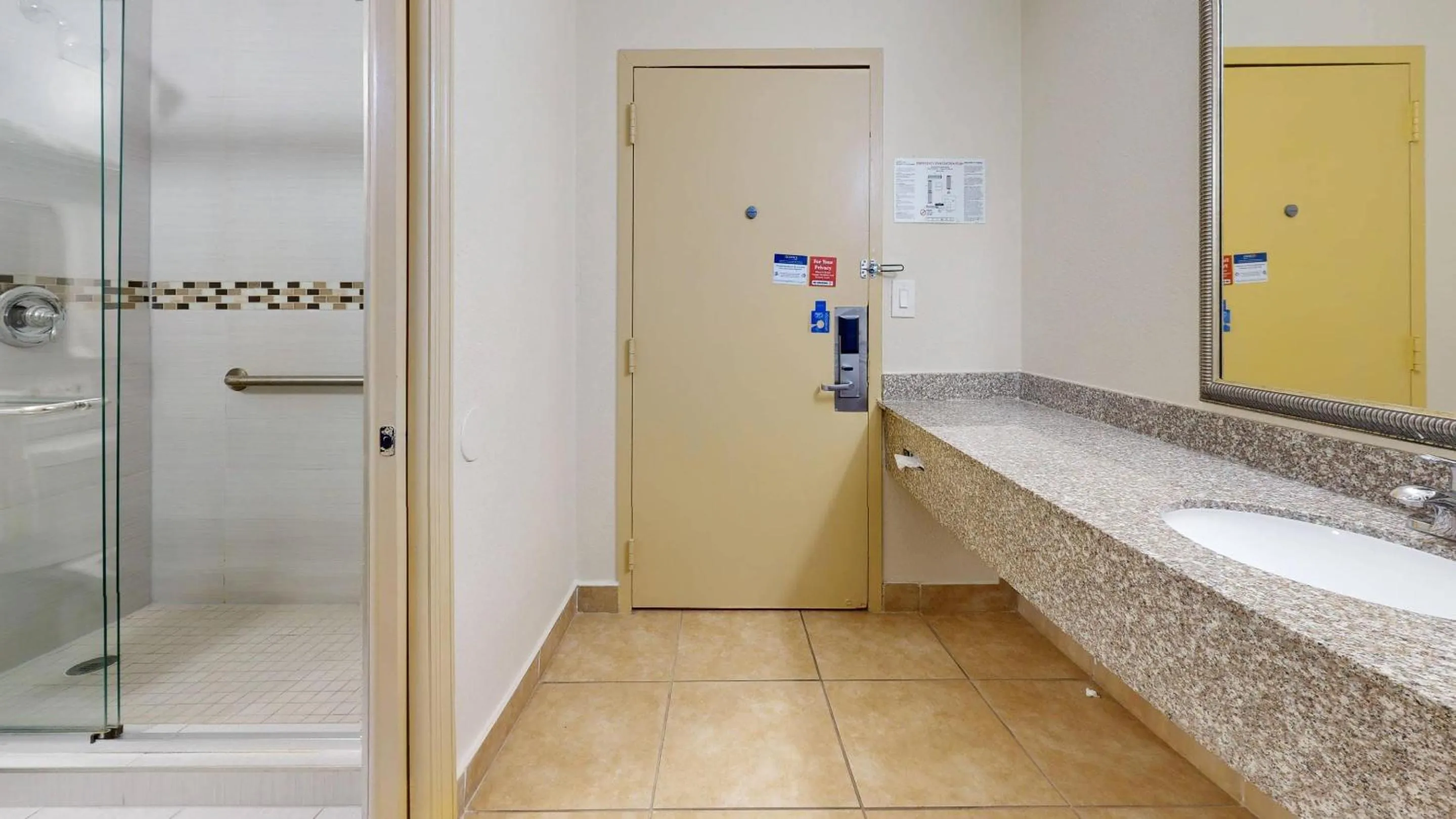 Bedroom in Rodeway Inn & Suites Fort Lauderdale Airport & Cruise Port