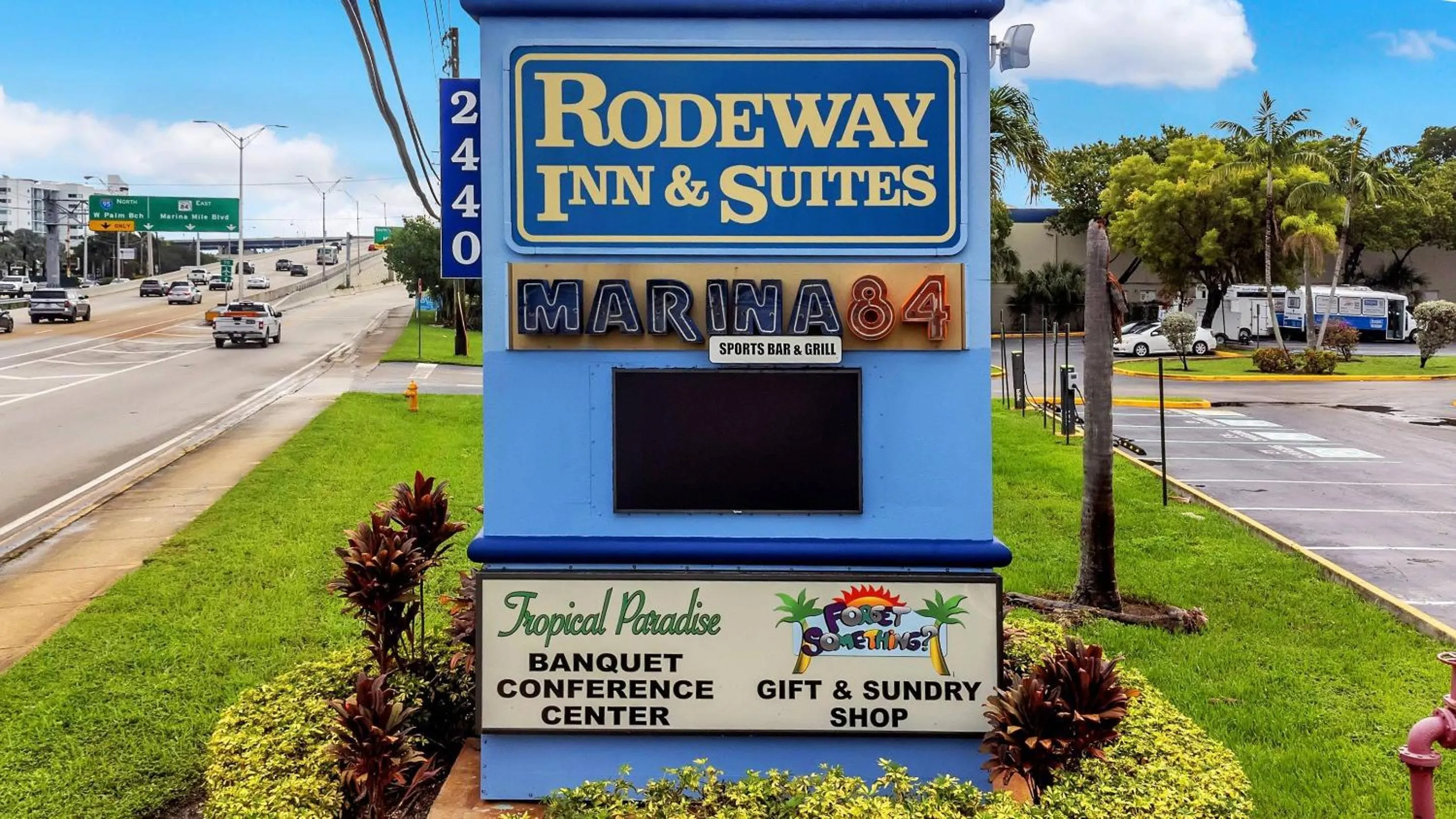 Property building in Rodeway Inn & Suites Fort Lauderdale Airport & Cruise Port