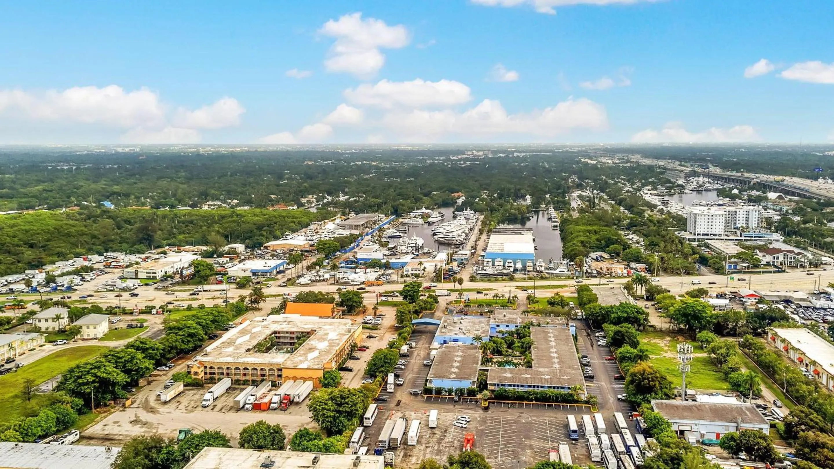 Property building in Rodeway Inn & Suites Fort Lauderdale Airport & Cruise Port