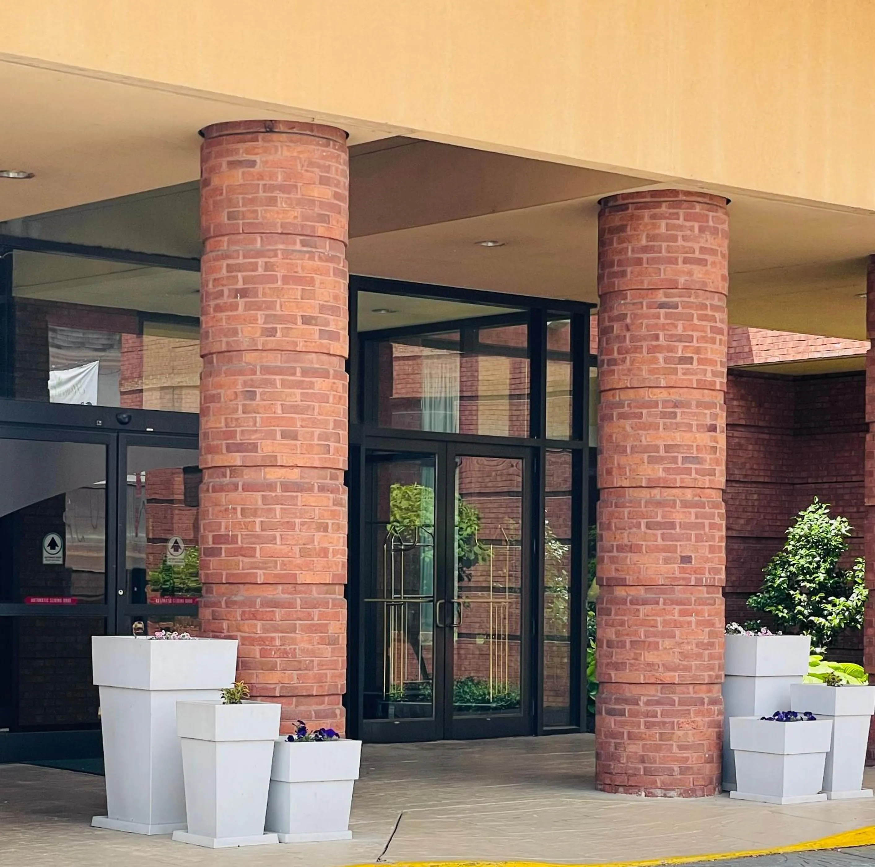 Facade/entrance in Lynchburg Grand Estate by IHG