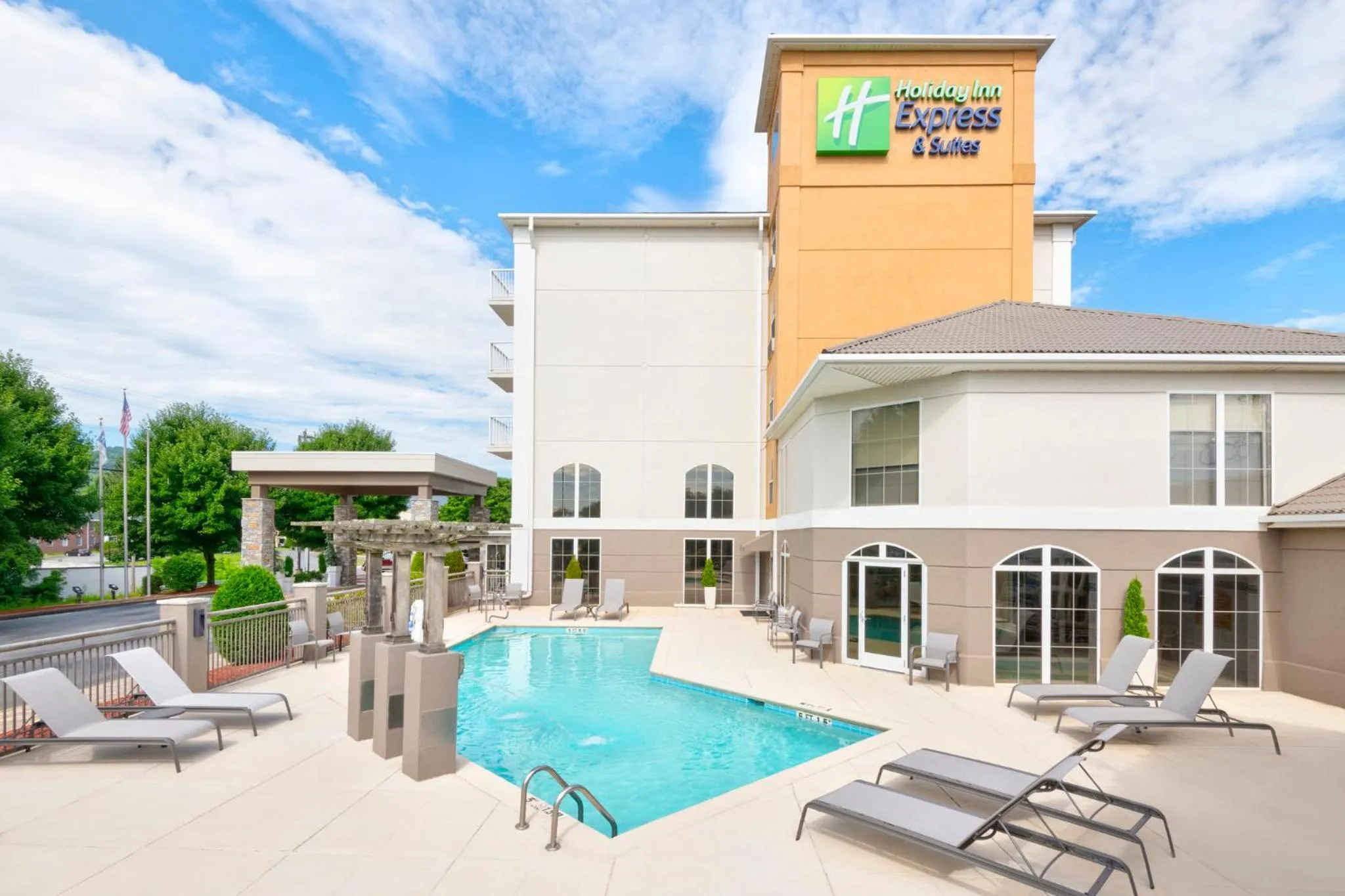 Swimming pool in Holiday Inn Express & Suites Asheville SW - Outlet Ctr Area by IHG