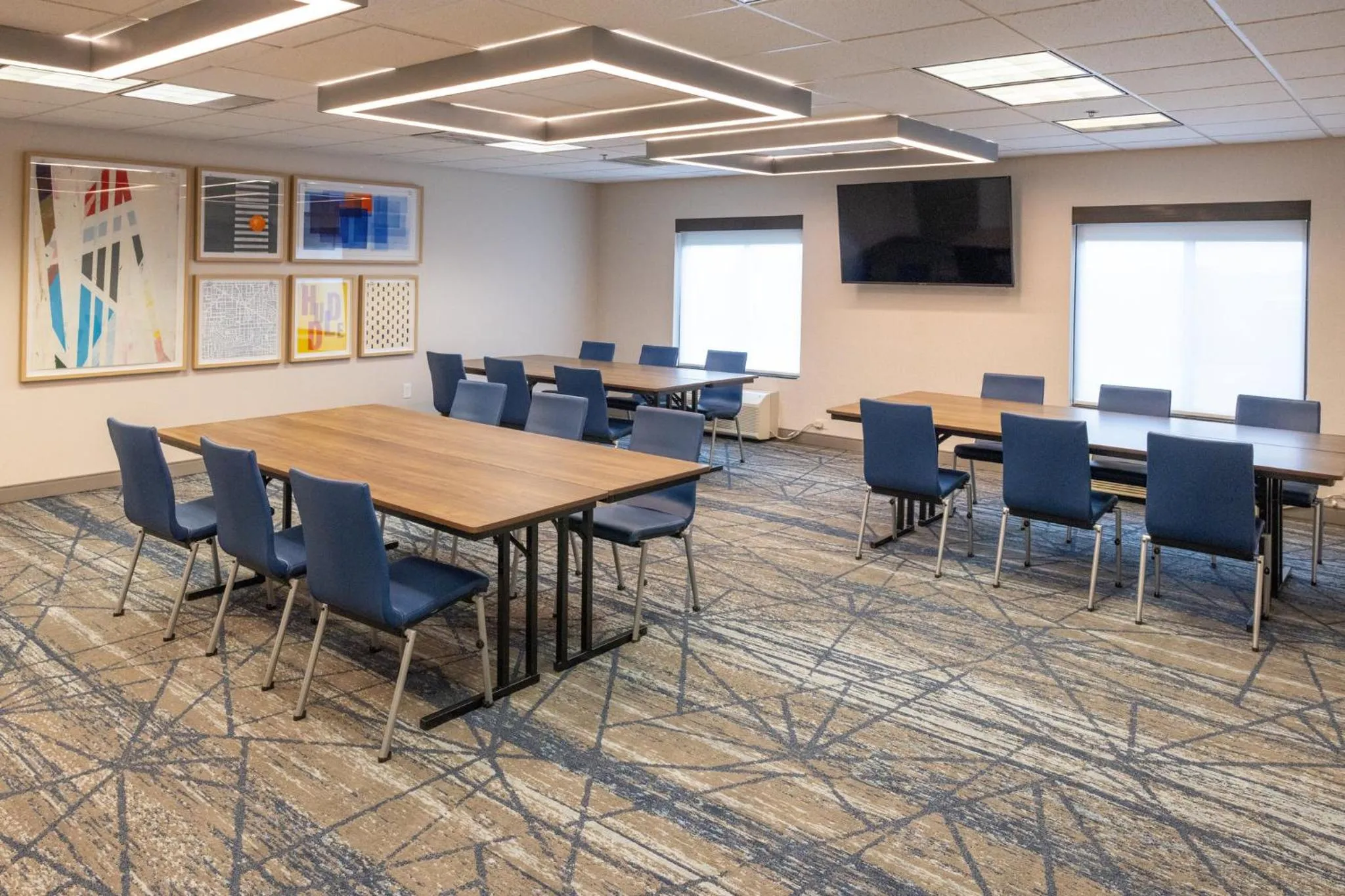 Meeting/conference room in Holiday Inn Express Hotel & Suites Wichita Airport by IHG