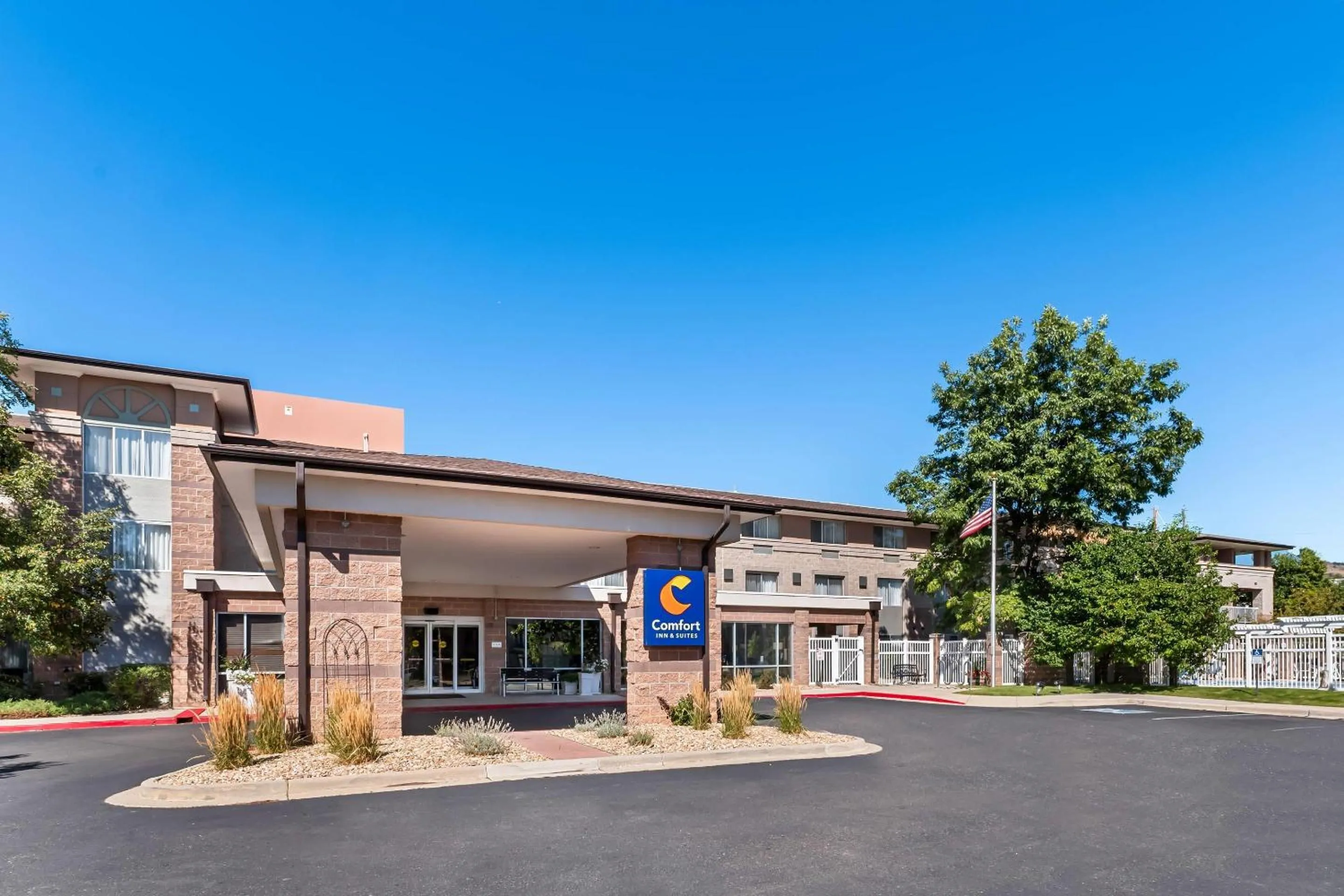Property building in Comfort Inn & Suites Boulder