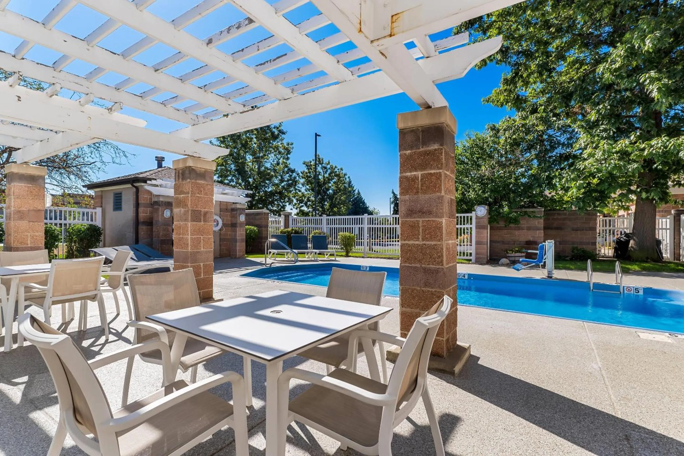 Swimming pool in Comfort Inn & Suites Boulder