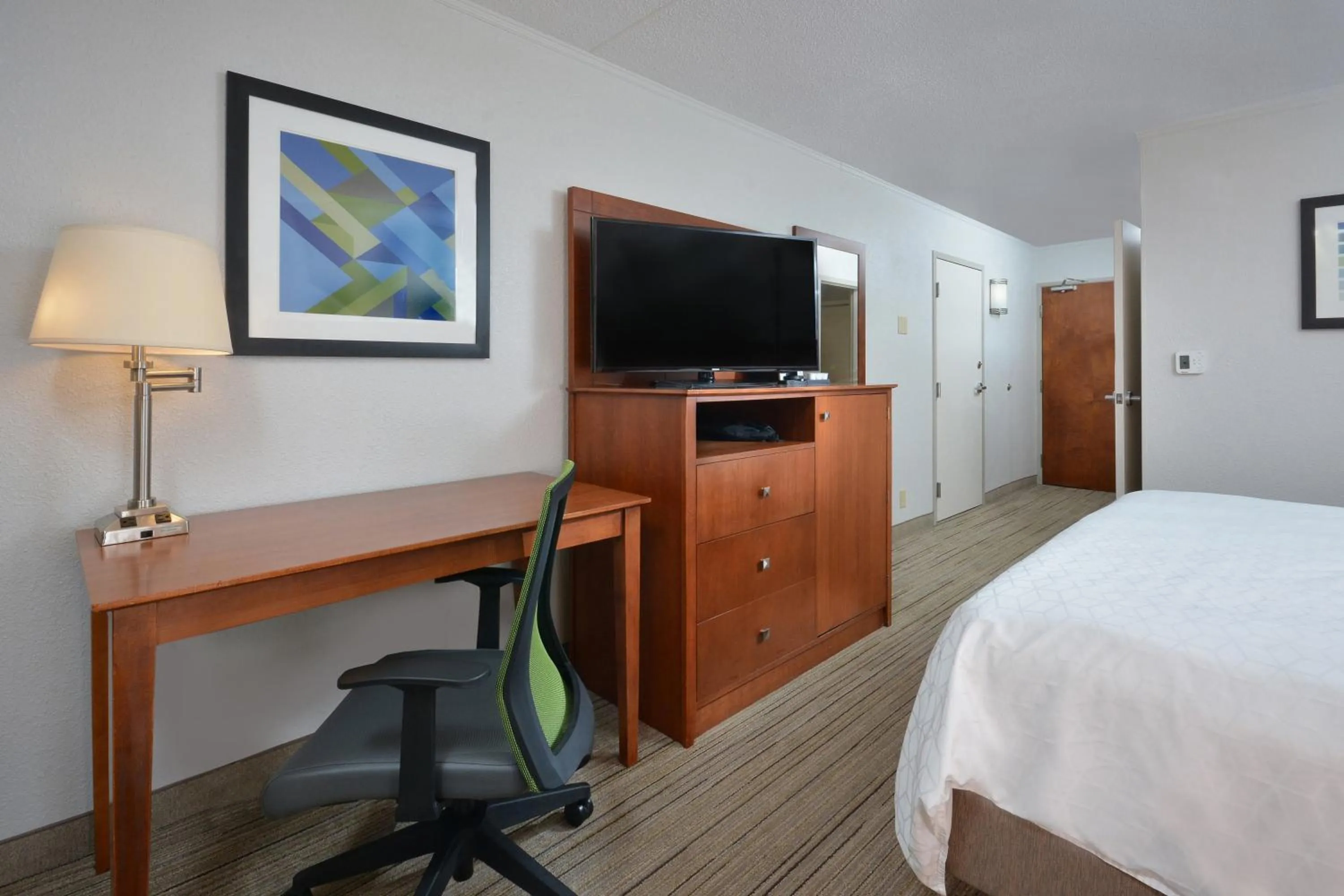 Photo of the whole room, Bed in Holiday Inn Express Lynchburg by IHG