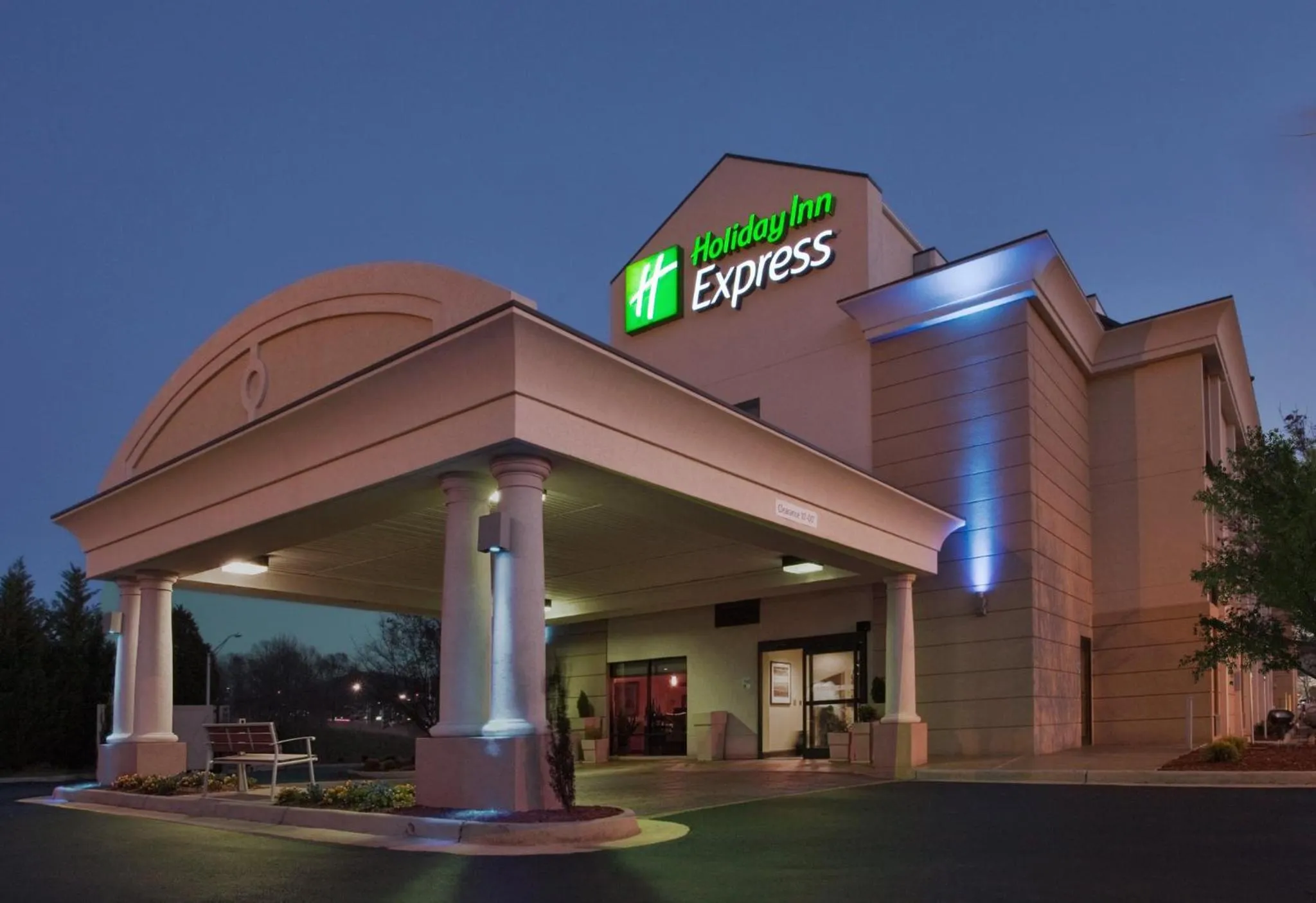 Property building in Holiday Inn Express Lynchburg by IHG