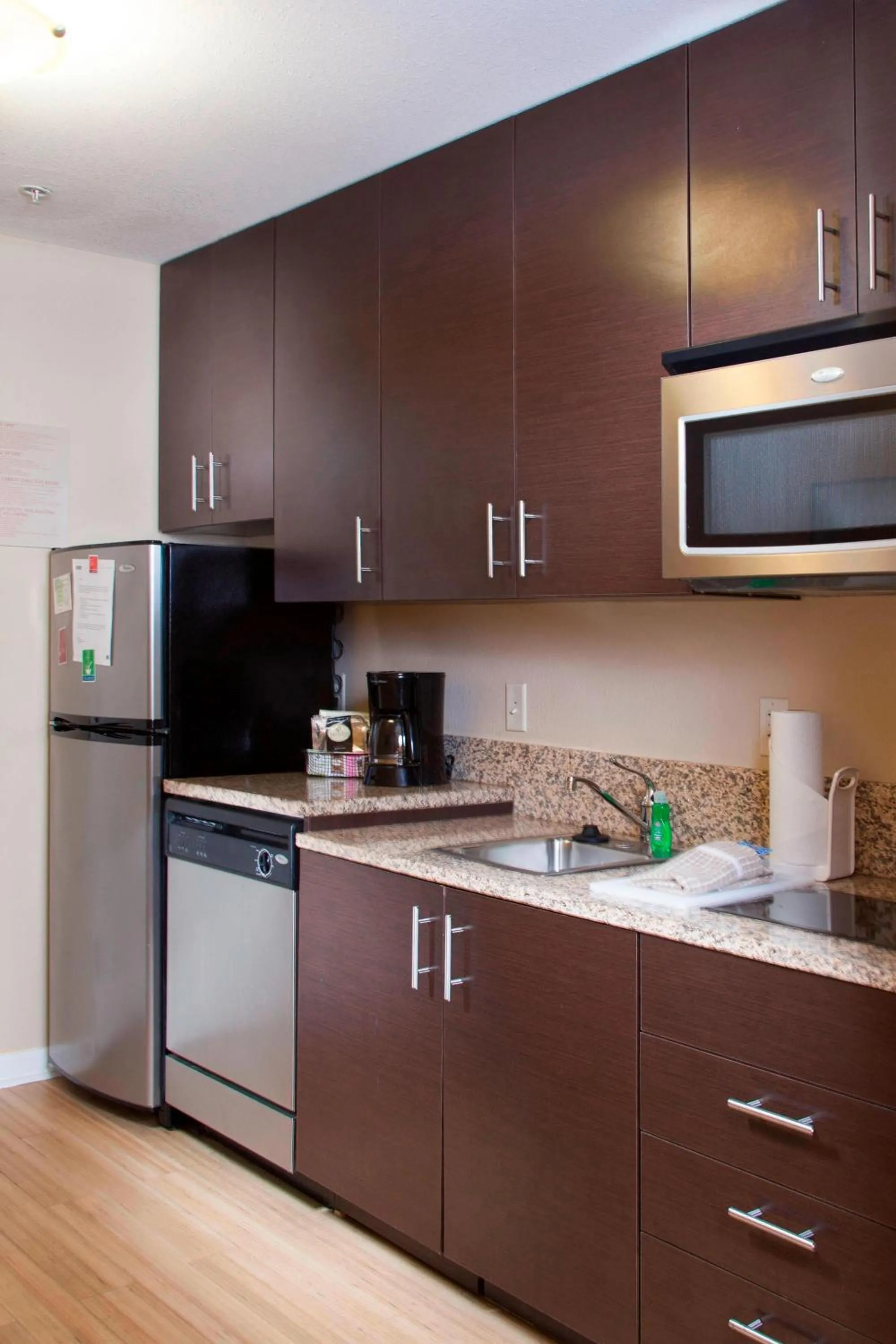 Kitchen or kitchenette in TownePlace Suites by Marriott Savannah Airport