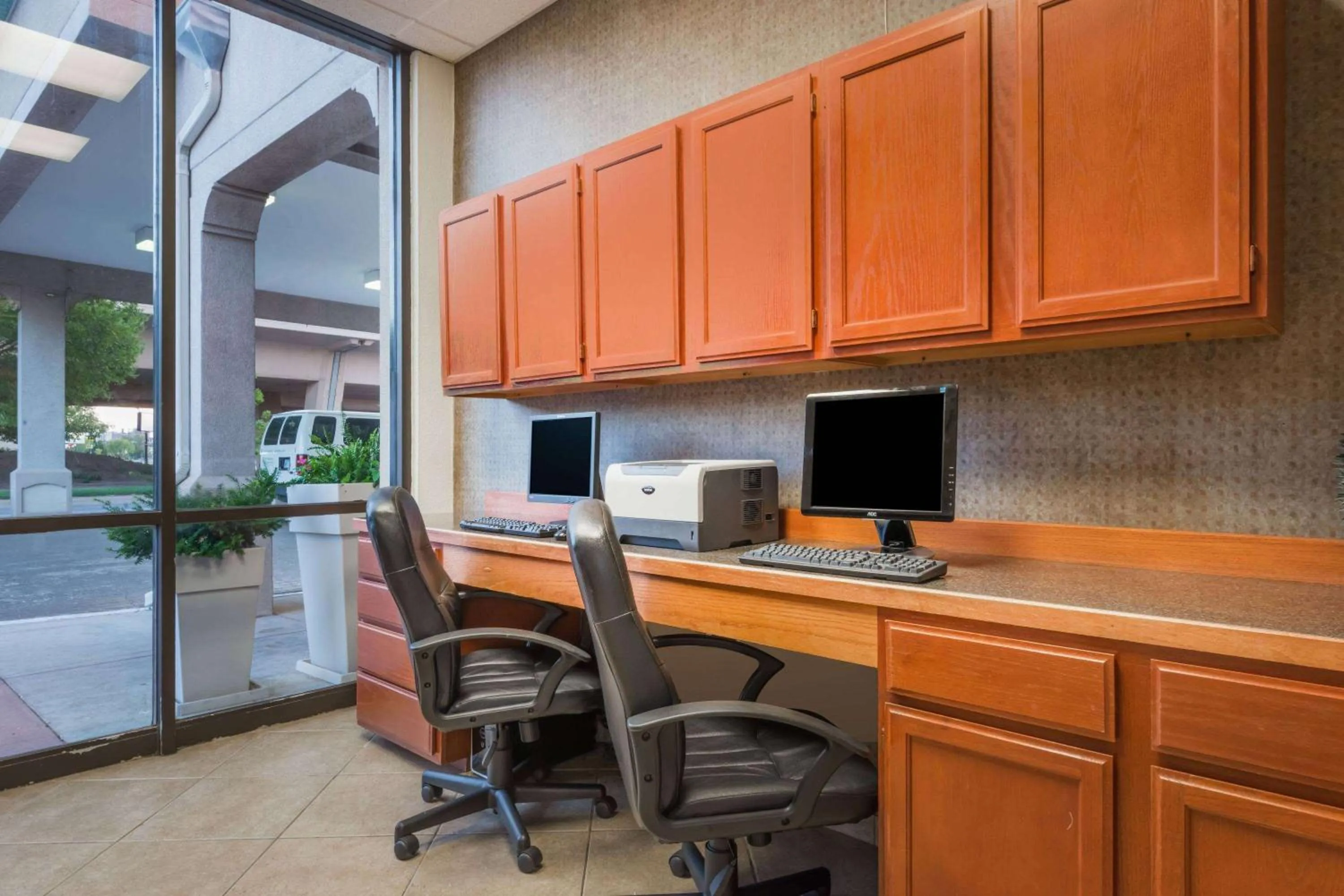 Business facilities in Wyndham Garden Wichita Downtown