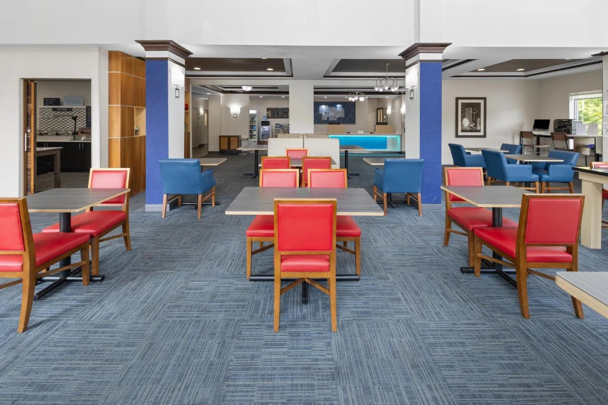 Breakfast in Holiday Inn Express Hotel & Suites Hamburg by IHG