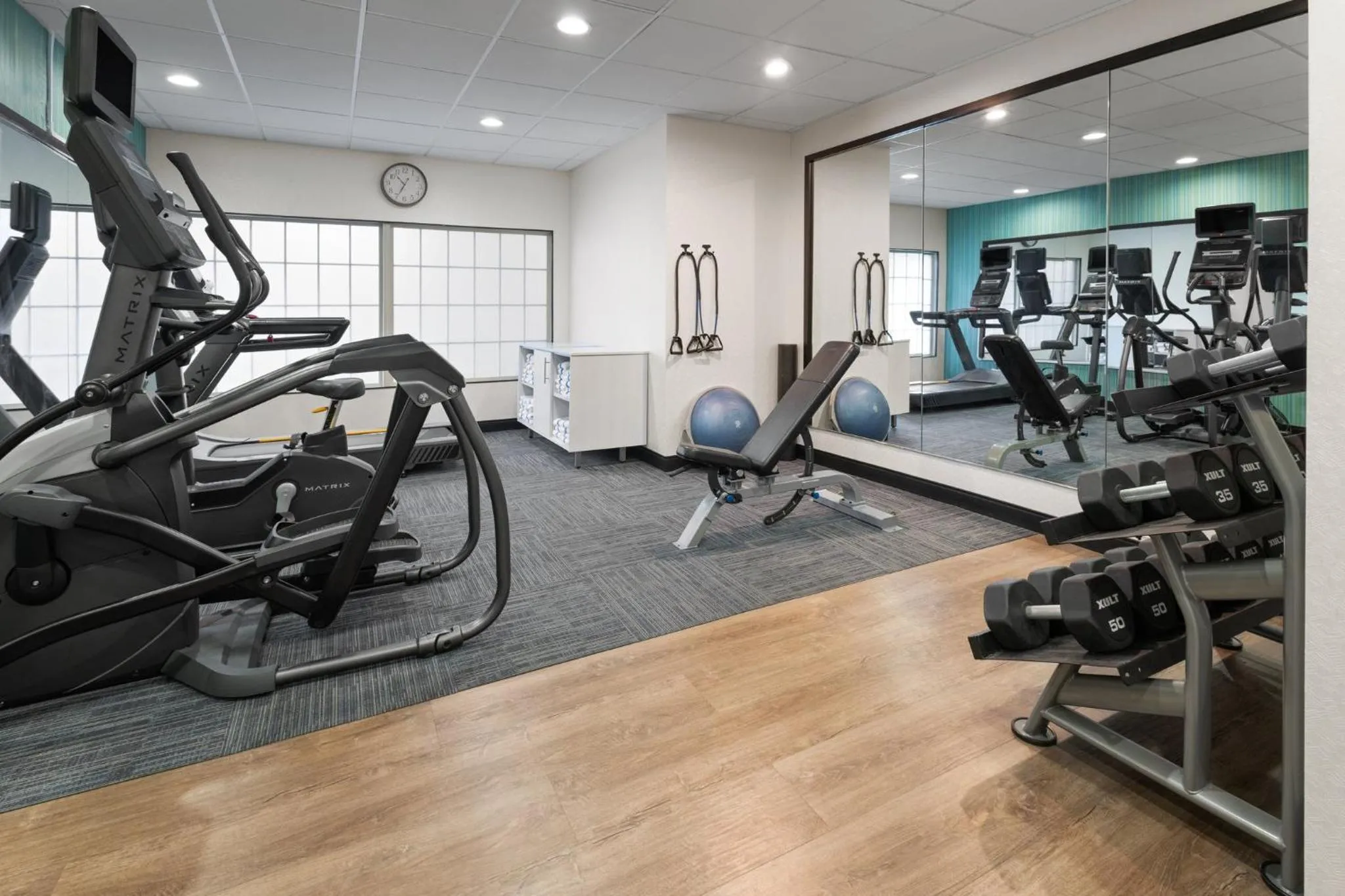 Fitness centre/facilities in Holiday Inn Express Hotel & Suites Hamburg by IHG