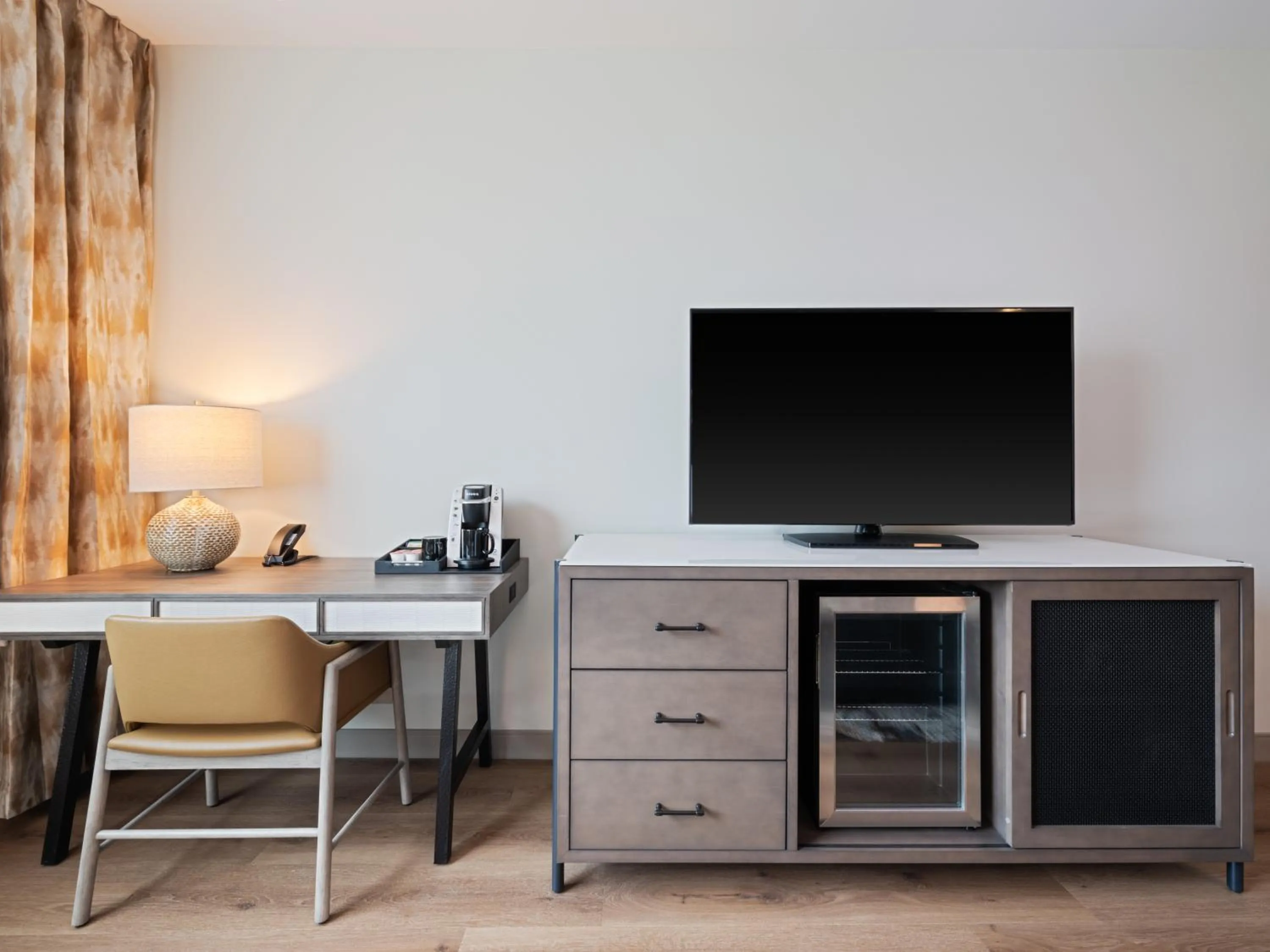 TV and multimedia in Hotel Indigo Asheville Downtown by IHG