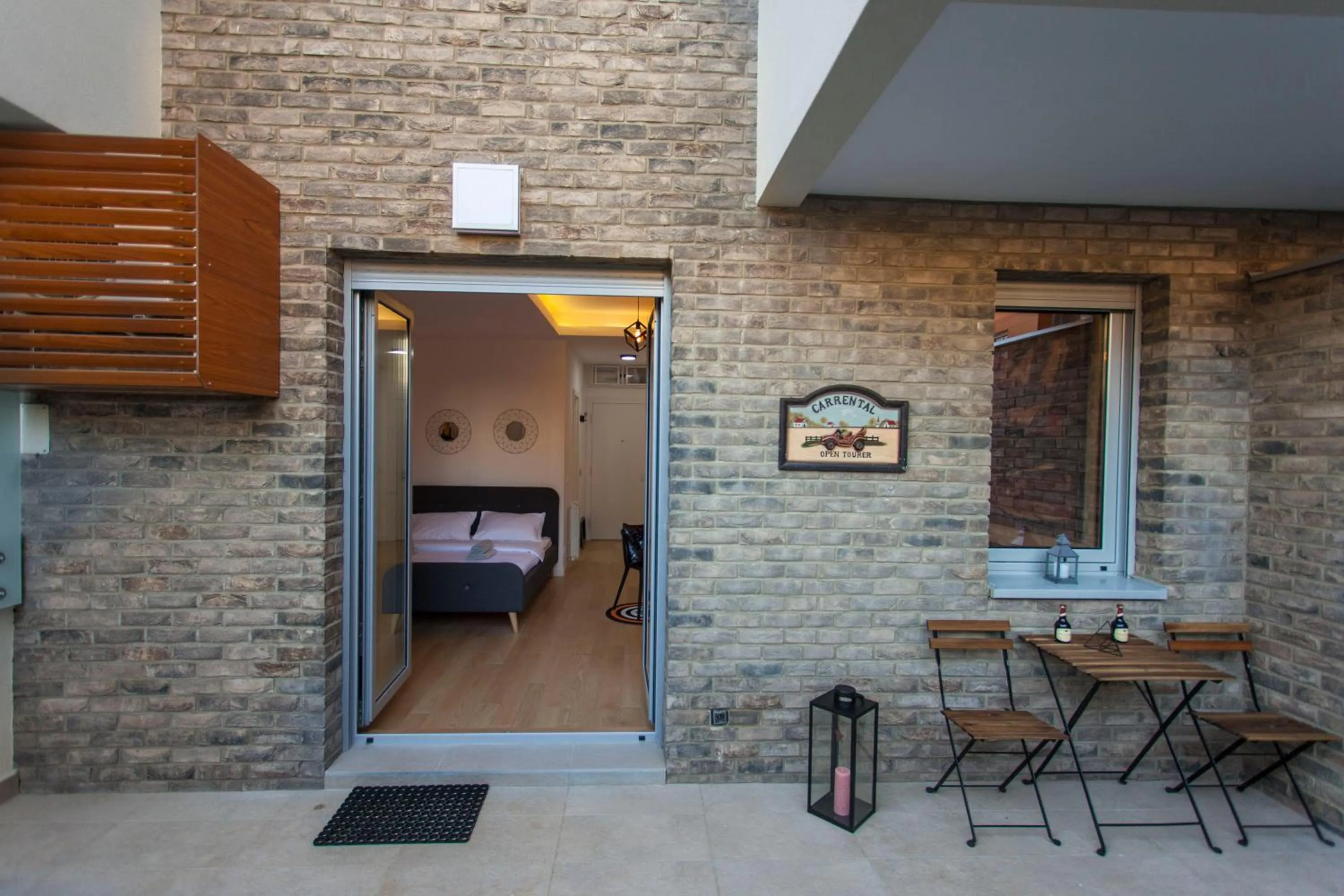 Balcony/Terrace in Gentleman Dog Apartment