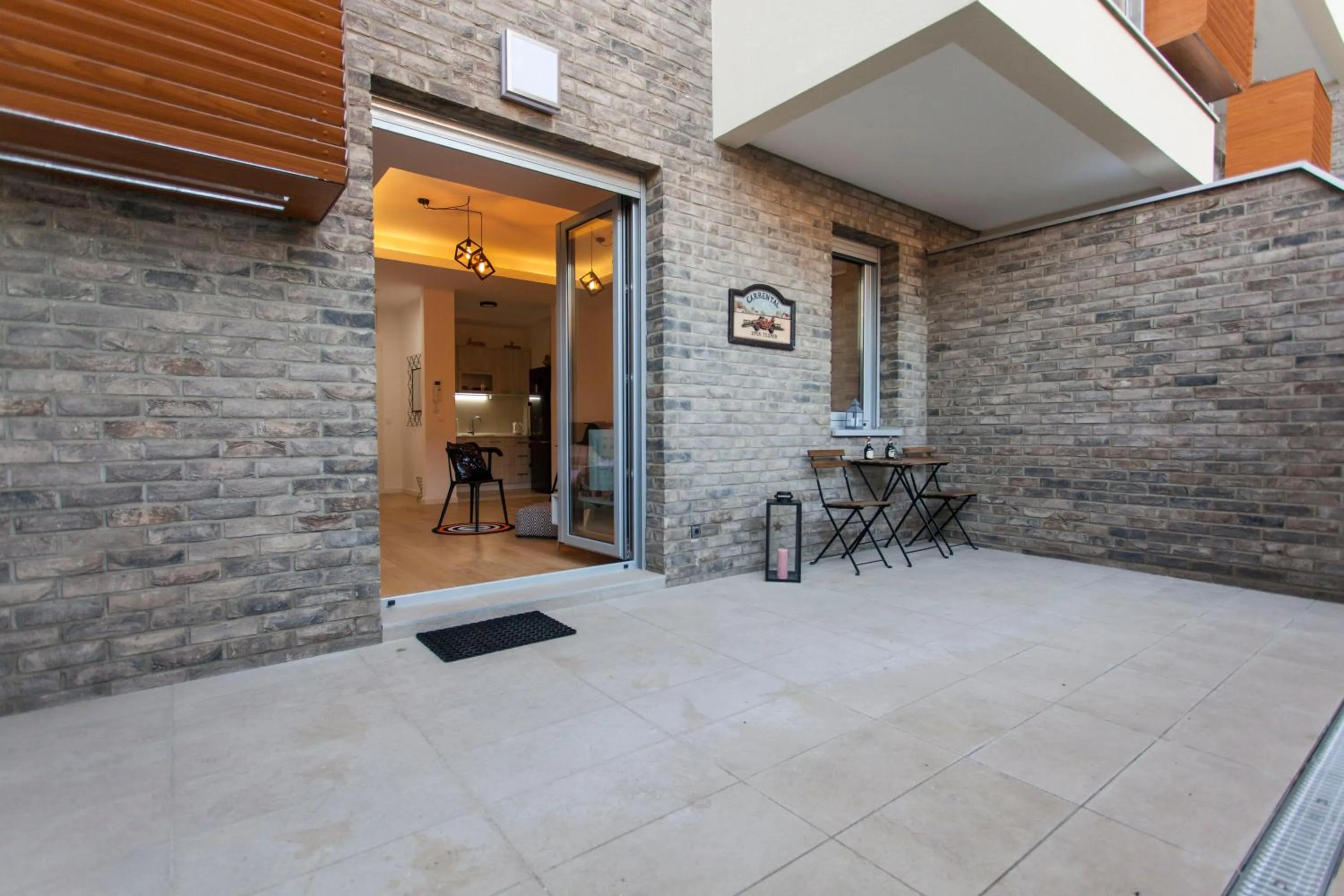 Balcony/Terrace in Gentleman Dog Apartment