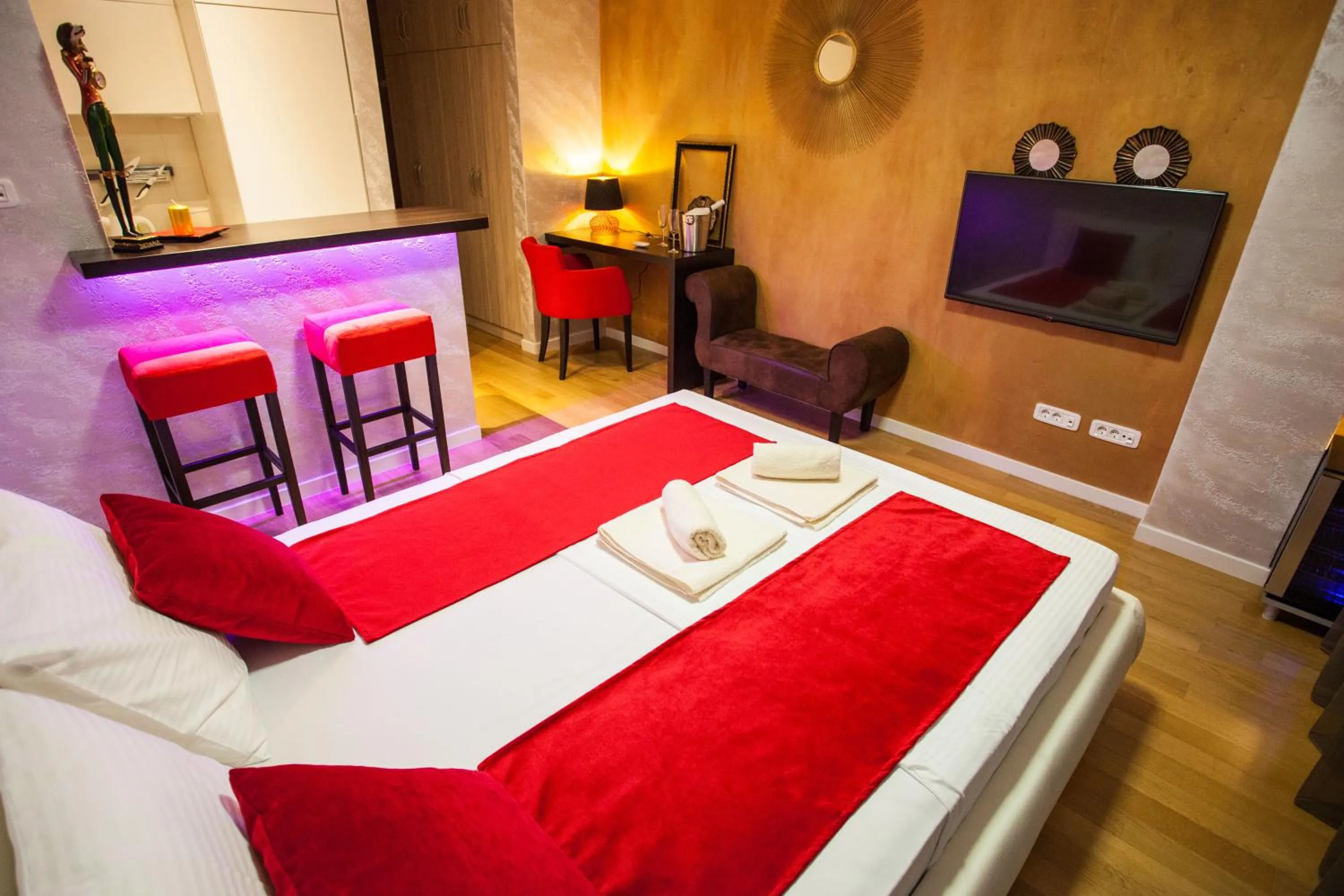 Bedroom, Bed in Gentleman Dog Apartment