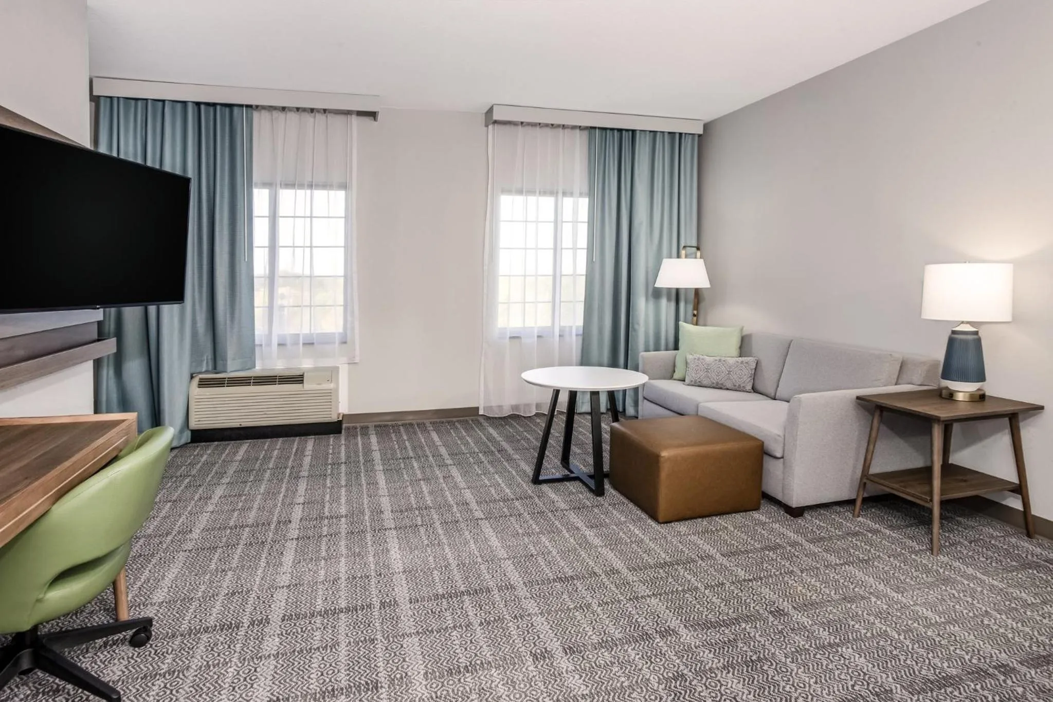 Photo of the whole room, Bed in Staybridge Suites Williamsville Buffalo by IHG