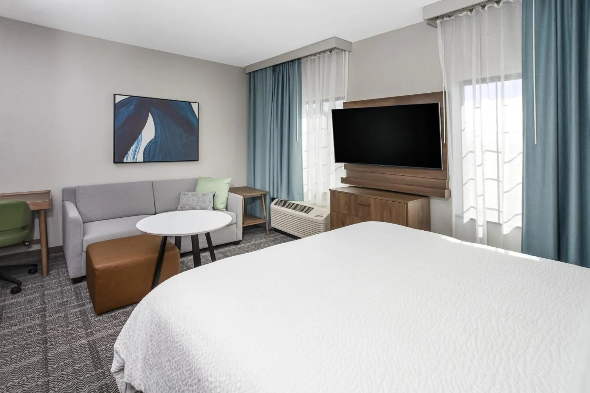 Photo of the whole room, Bed in Staybridge Suites Williamsville Buffalo by IHG