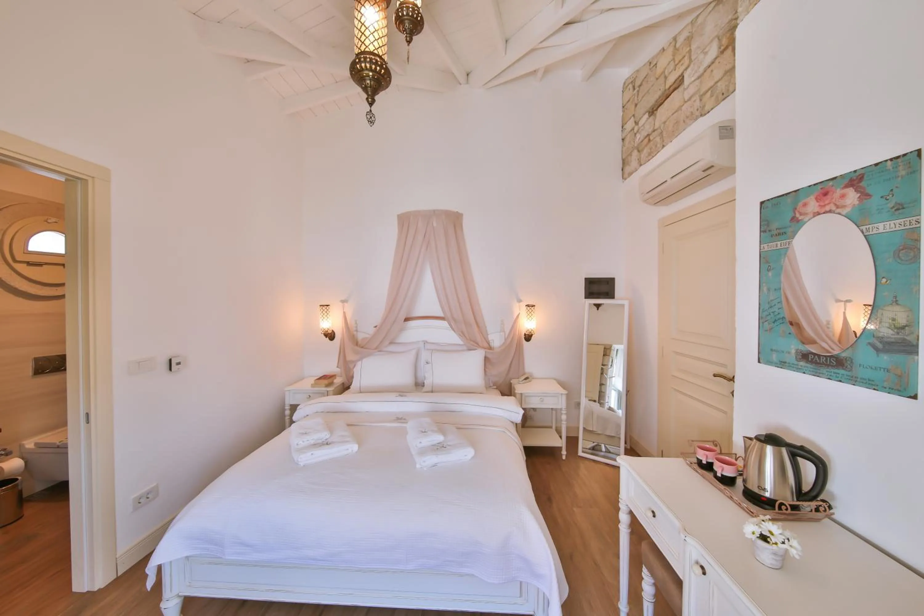 Photo of the whole room, Bed in Kose Konak Butik Hotel-Special