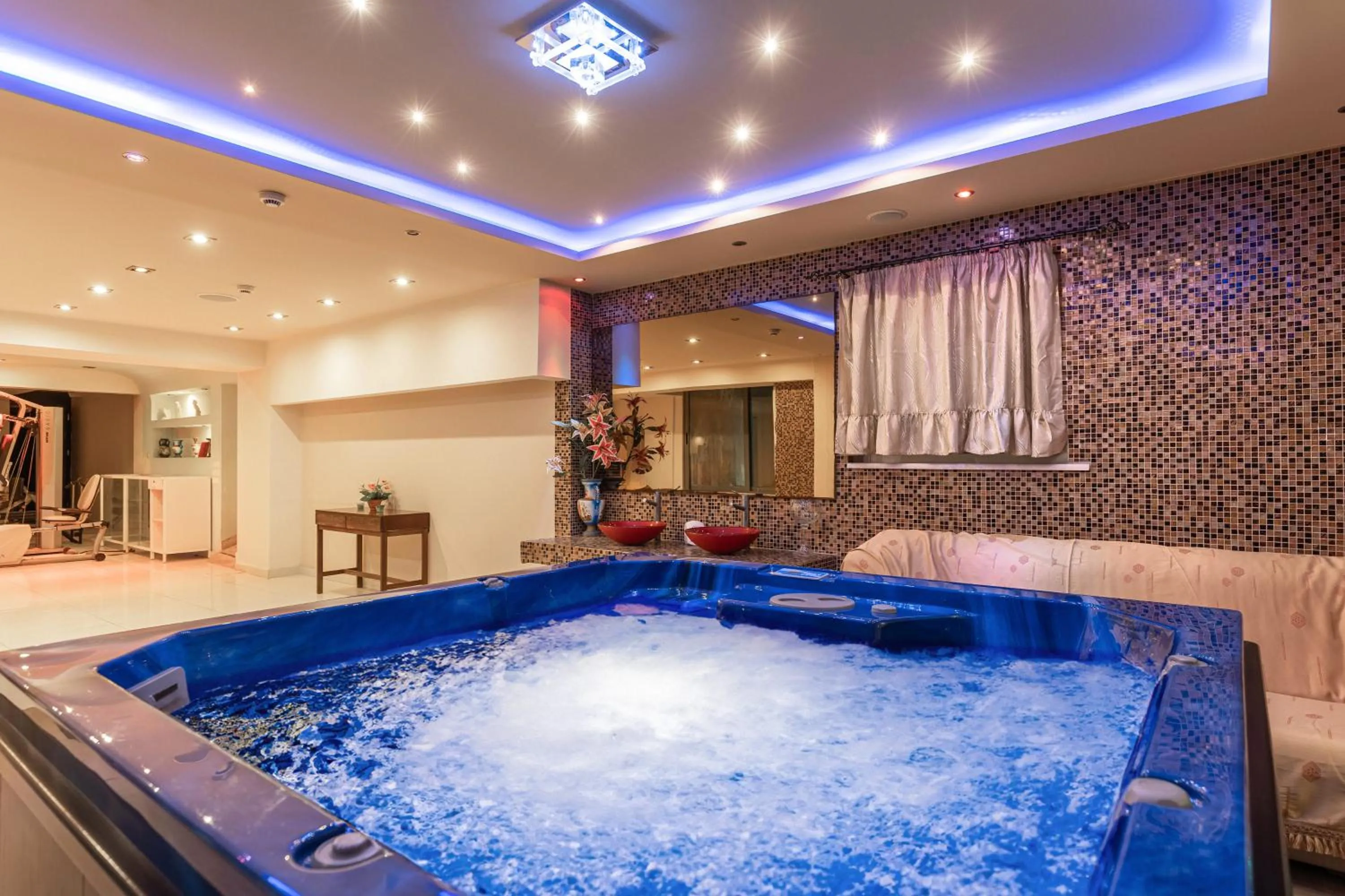 Hot Tub in Esperia Hotel