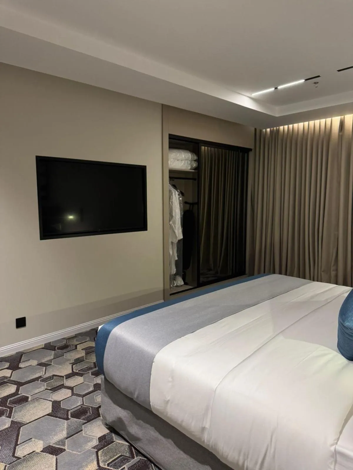 TV and multimedia, Bed in Continent Al Waha Hotel Riyad