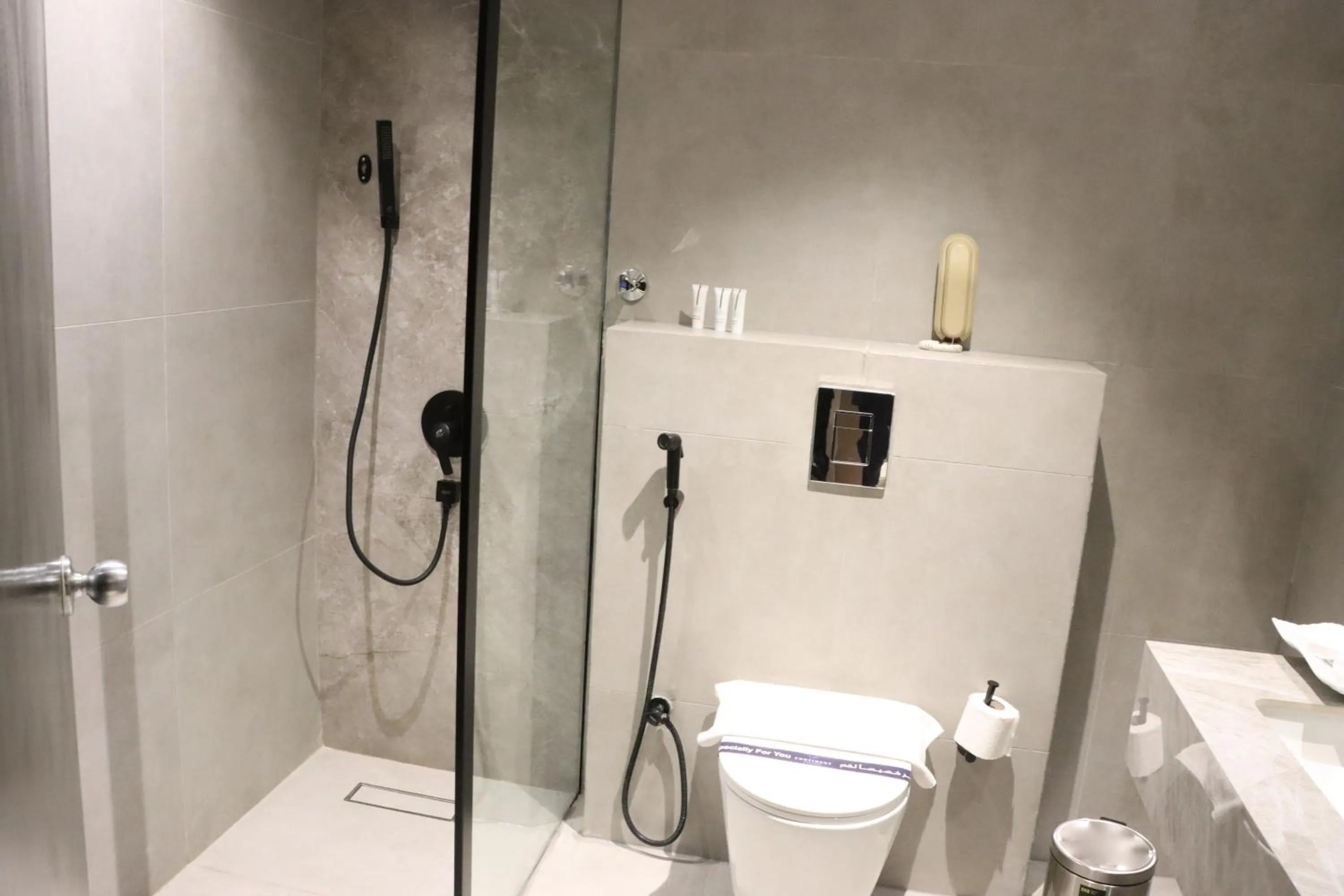 Toilet in Continent Al Waha Hotel Riyad