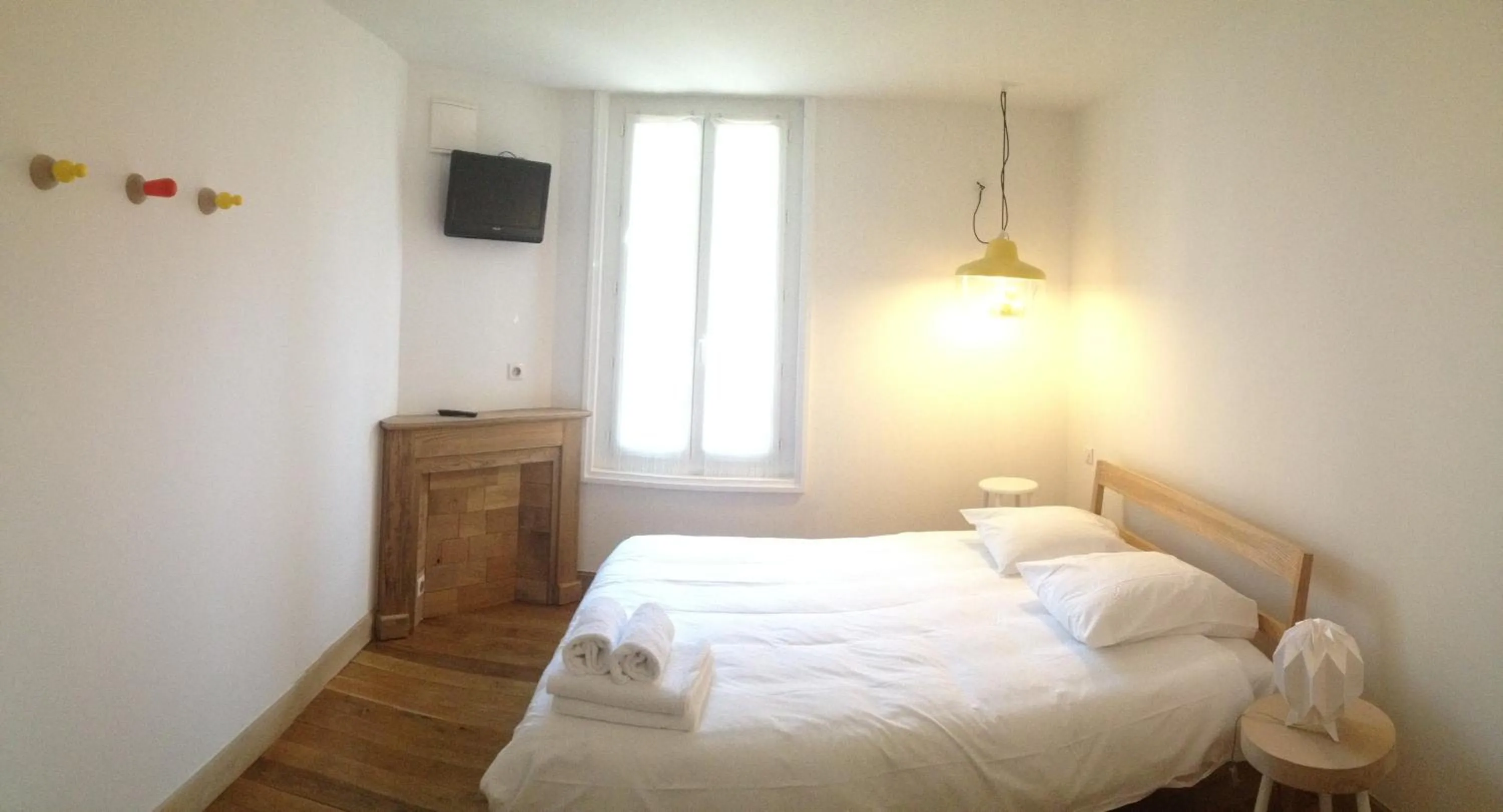 Bed in Hôtel de la Pinède