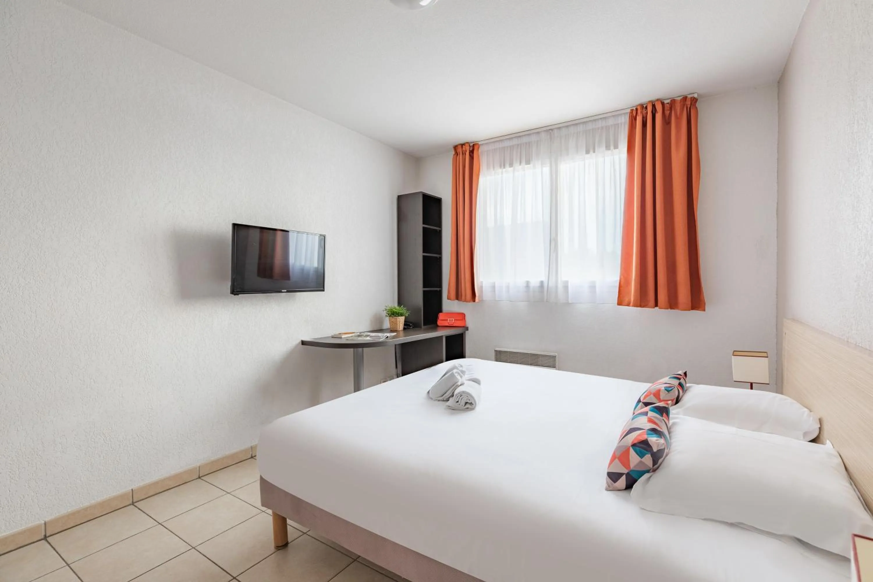 Bed in Appart'City Classic Marseille Aéroport - Vitrolles