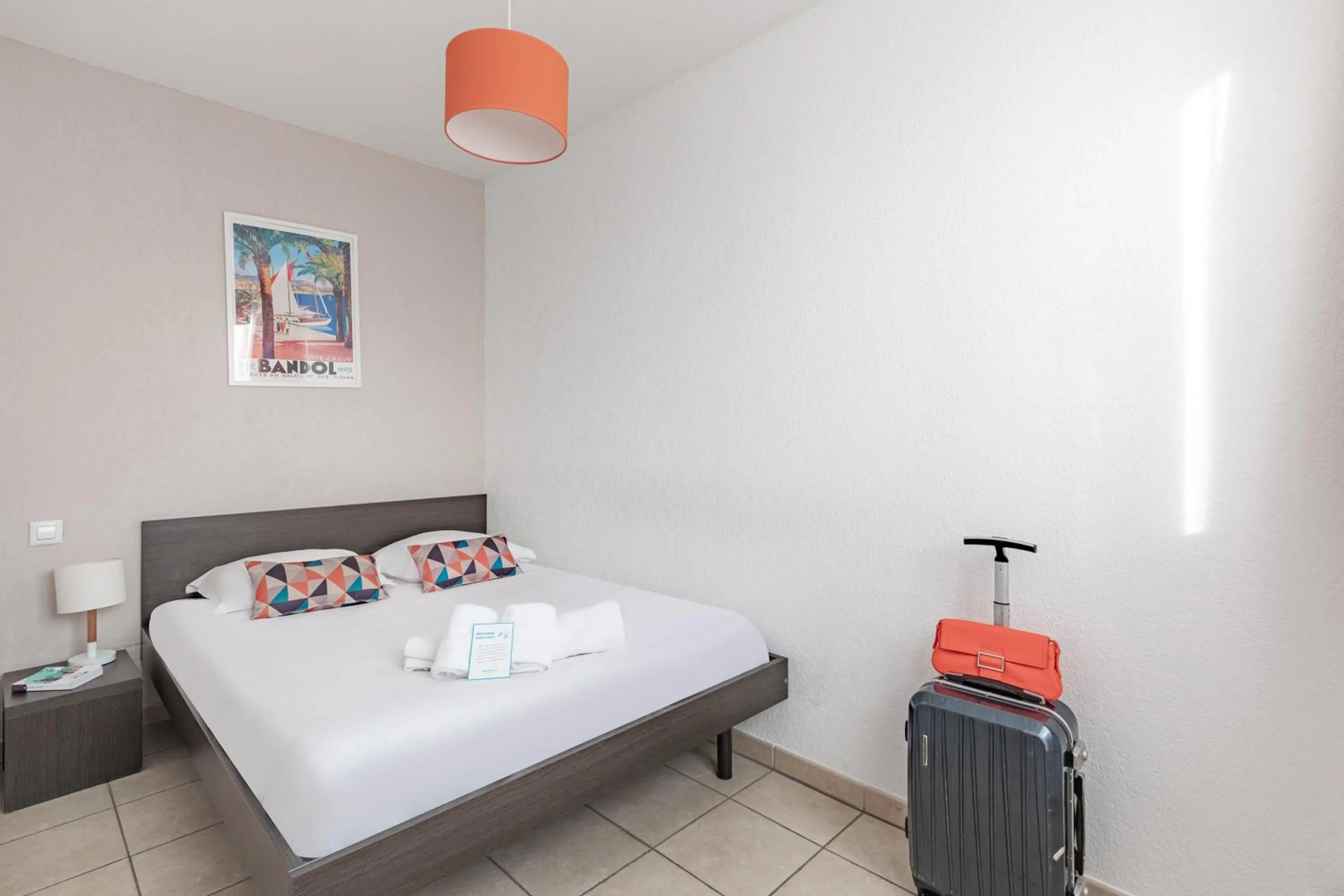 Bed in Appart'City Classic Marseille Aéroport - Vitrolles