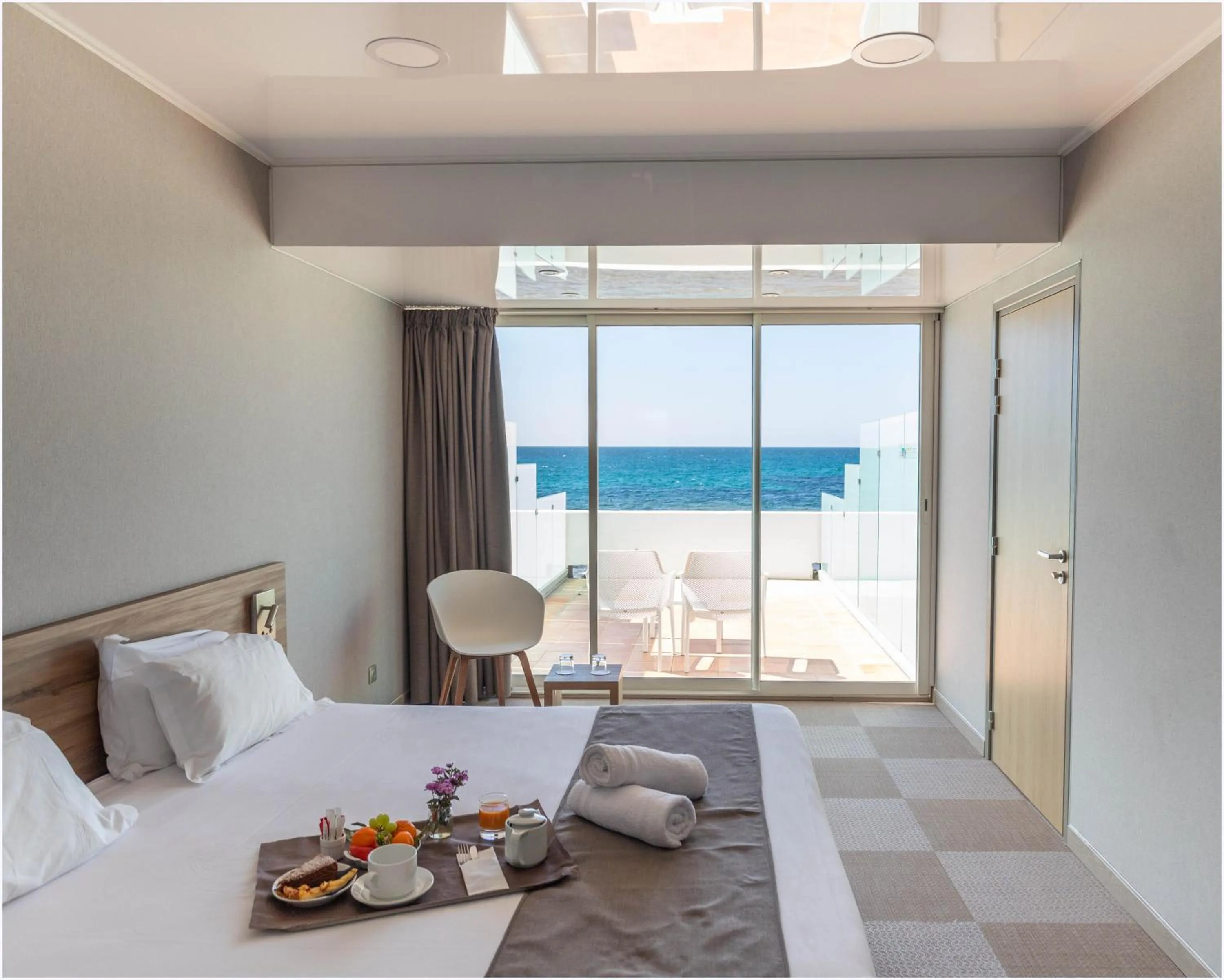 Photo of the whole room, Bed in Hôtel Cala di Sole