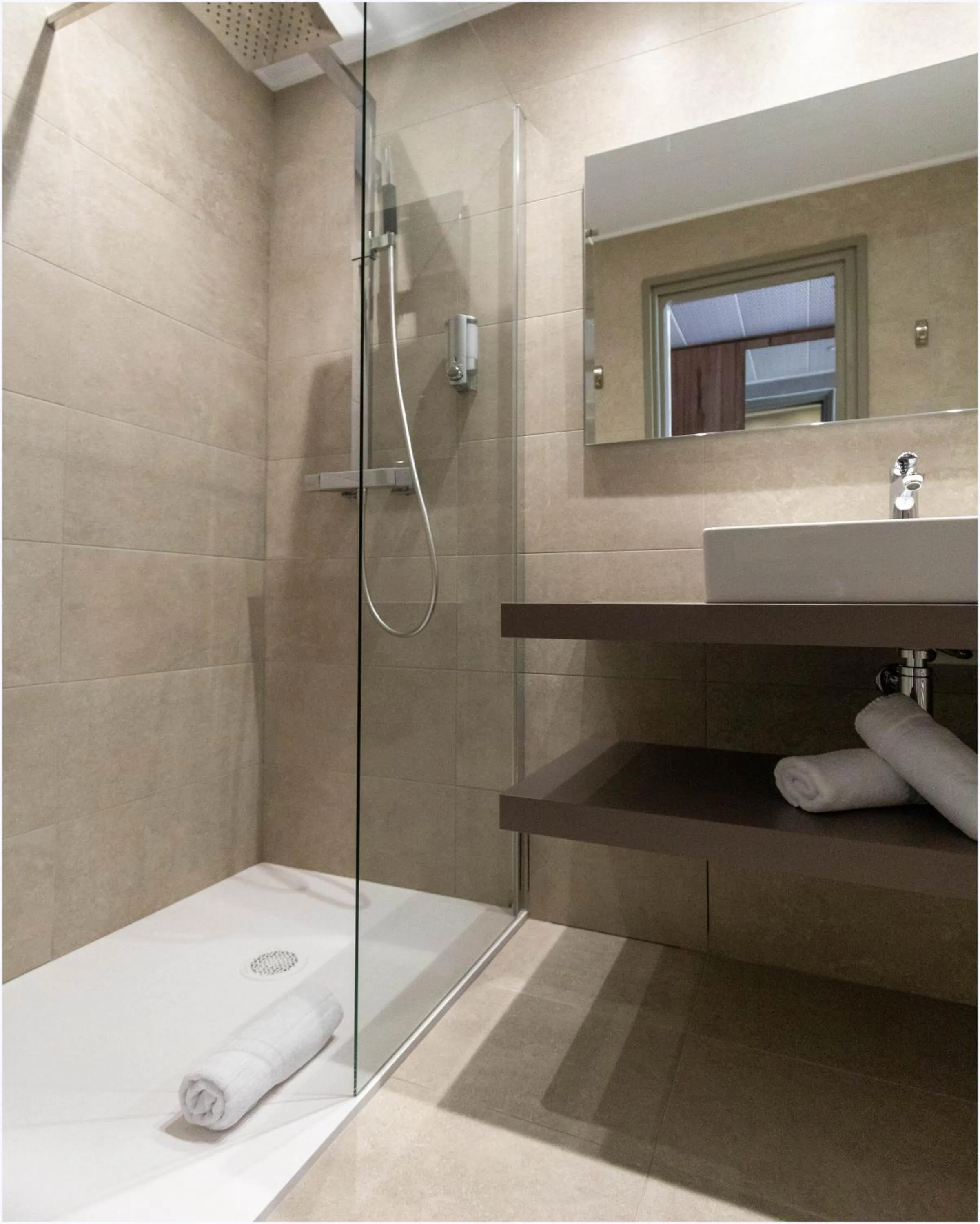 Shower in Hôtel Cala di Sole