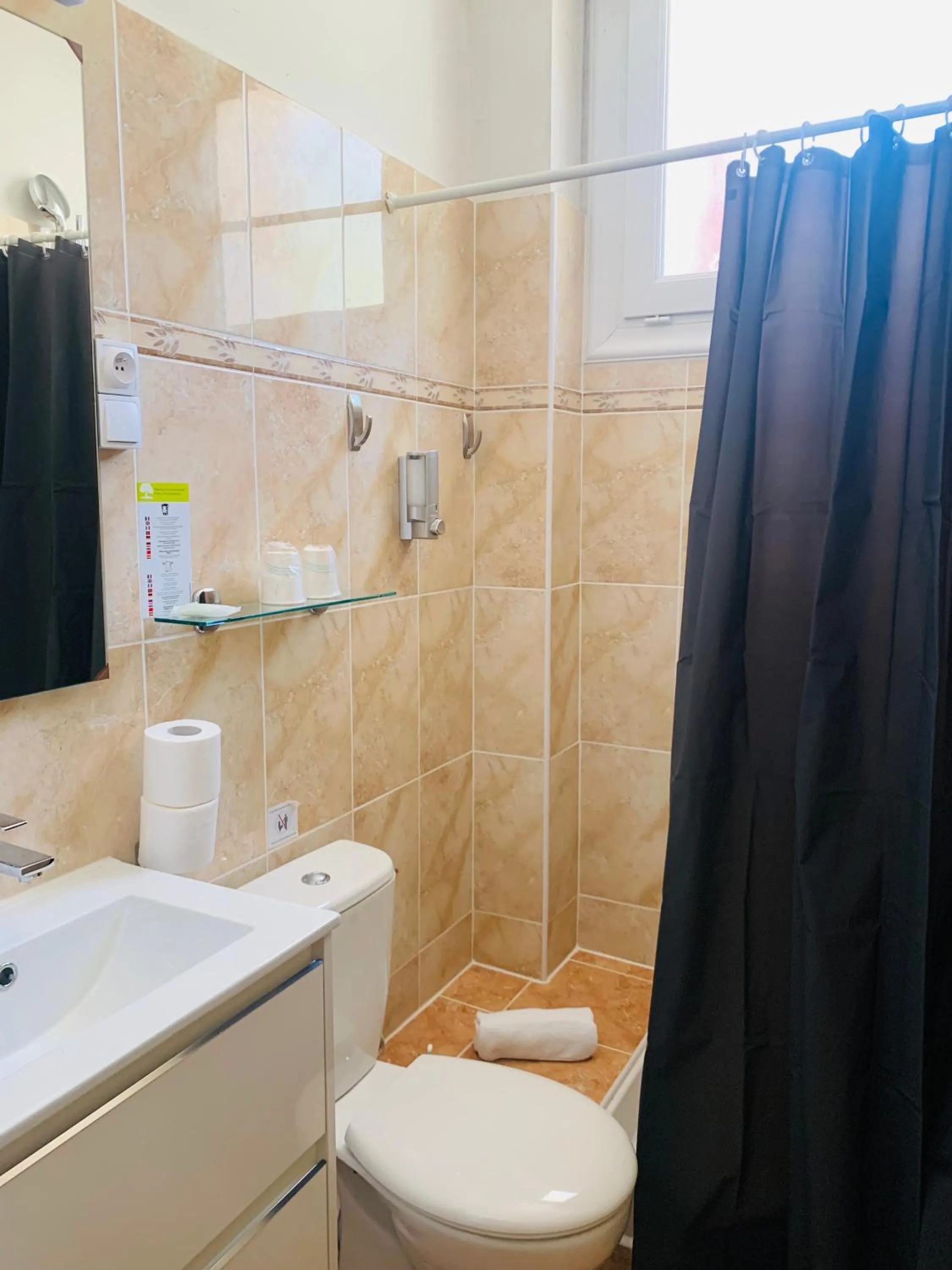 Shower in Hôtel Cala di Sole