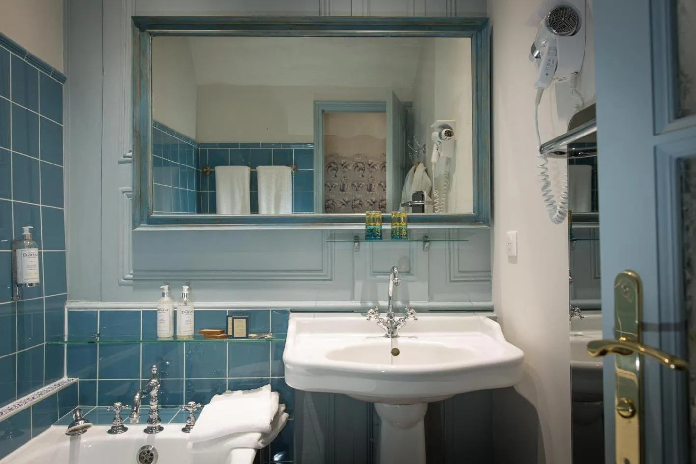 Bathroom in Château de La Ballue - Teritoria