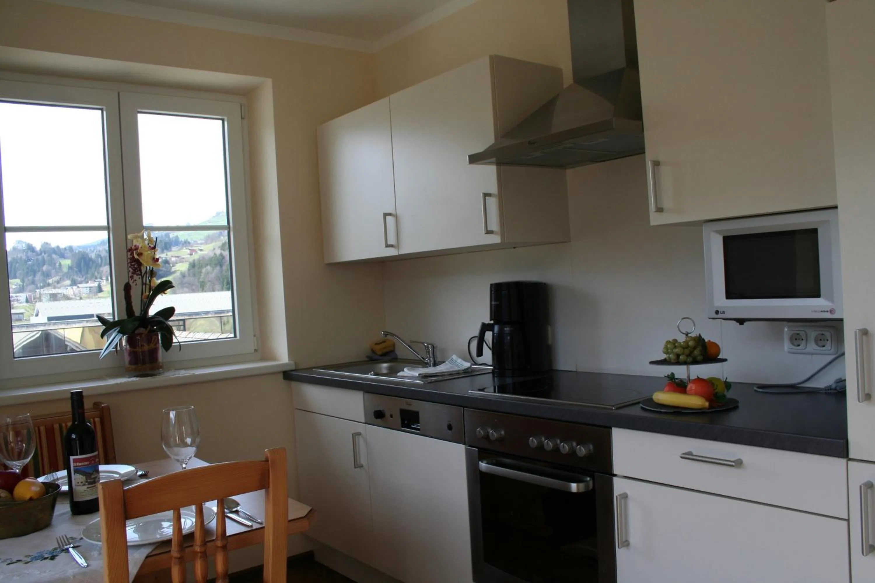 Kitchen or kitchenette in Hotel Gasthof Schweizerhaus