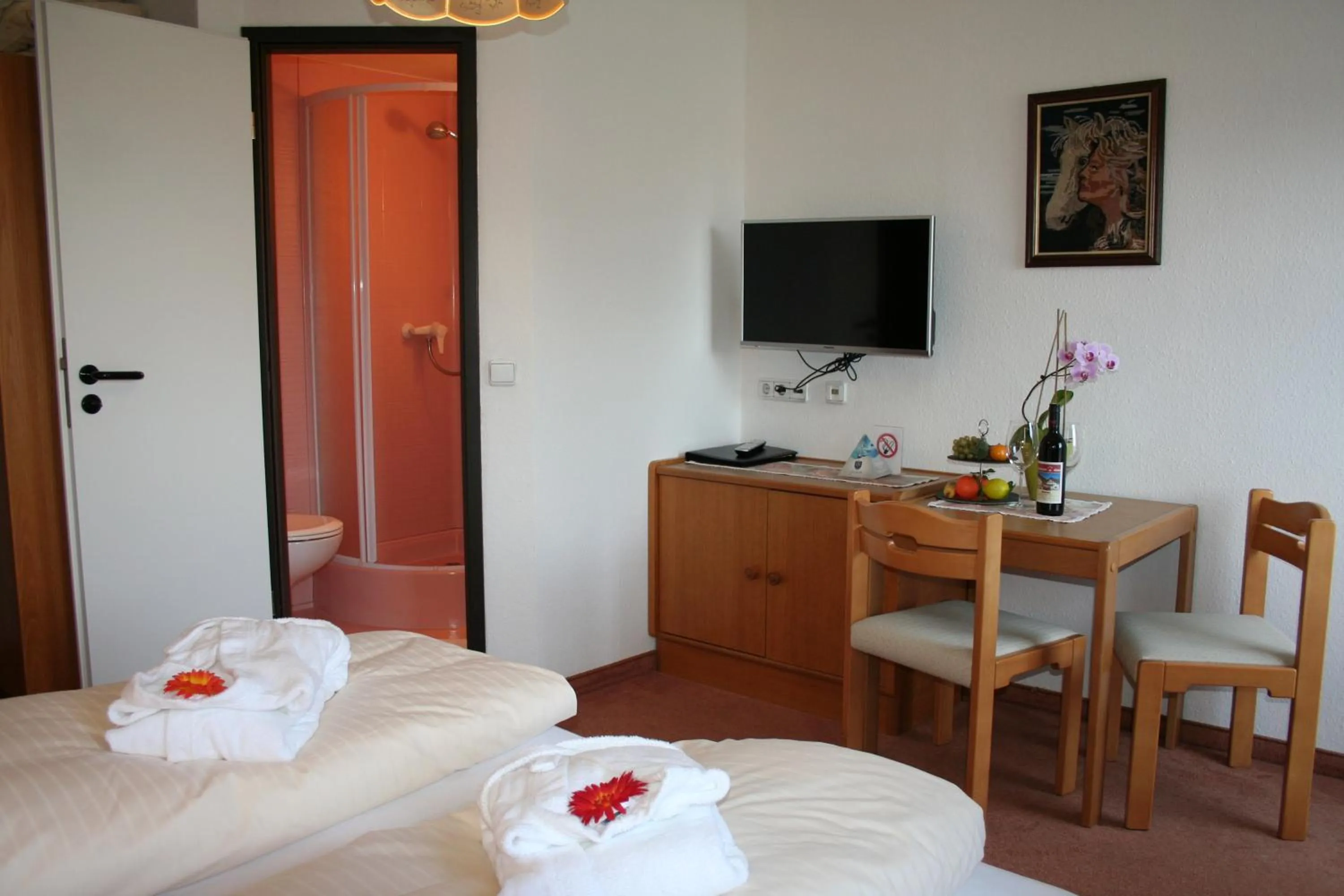 Photo of the whole room, Bed in Hotel Gasthof Schweizerhaus