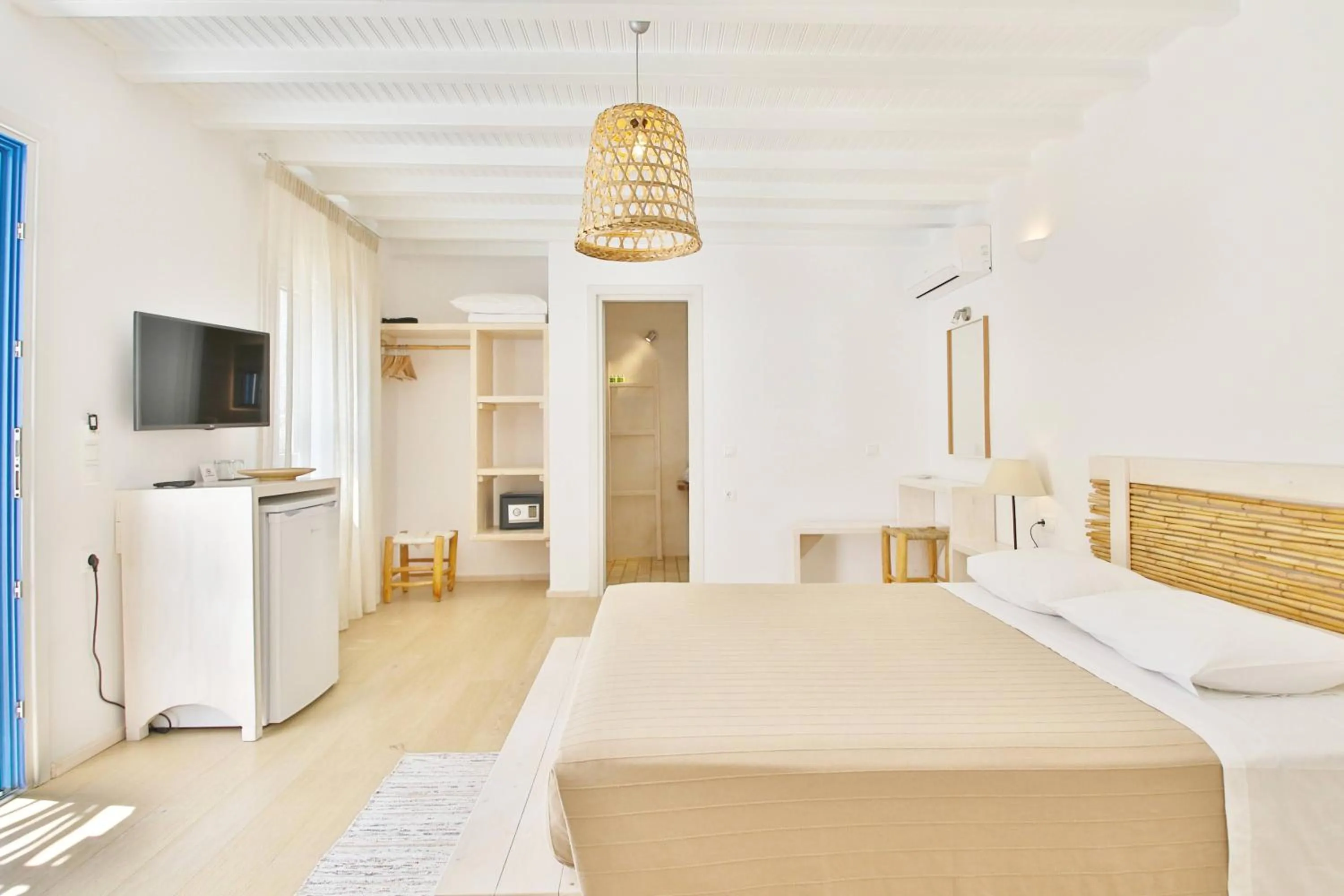 Bedroom, Bed in Baba Houlakia