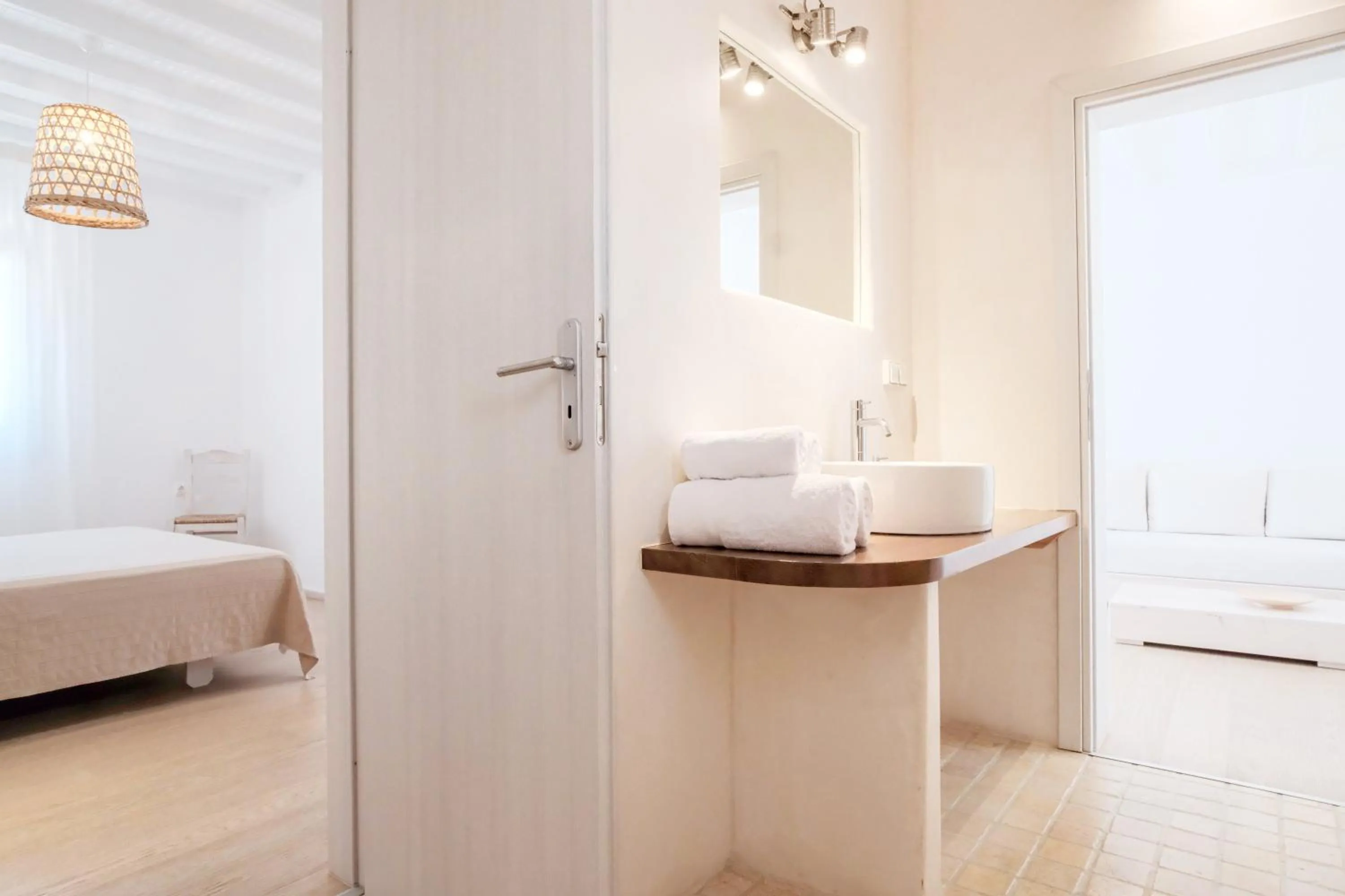 Bathroom, Bed in Baba Houlakia