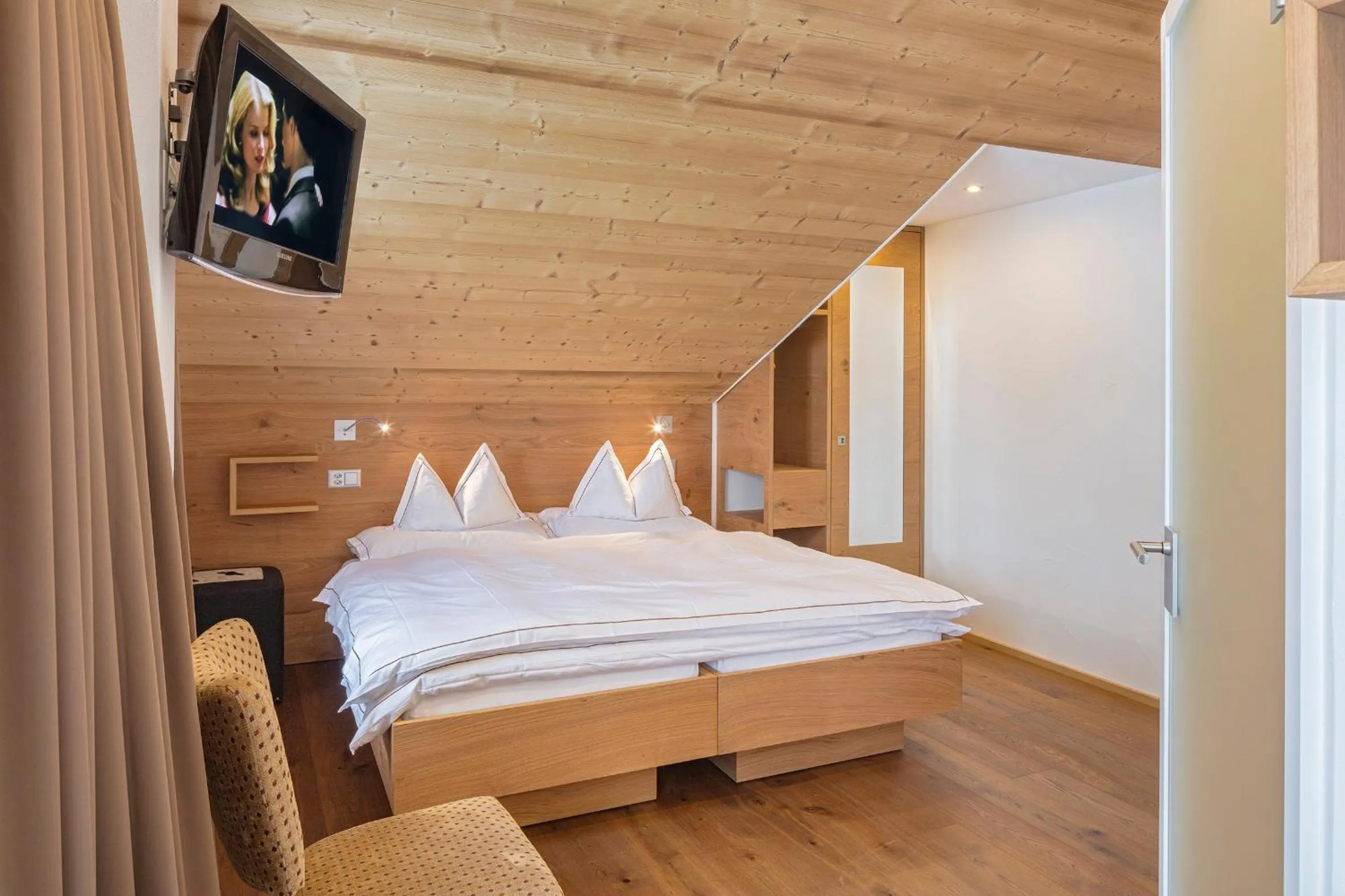 Photo of the whole room in Hotel Edelweiss Blatten Lötschental