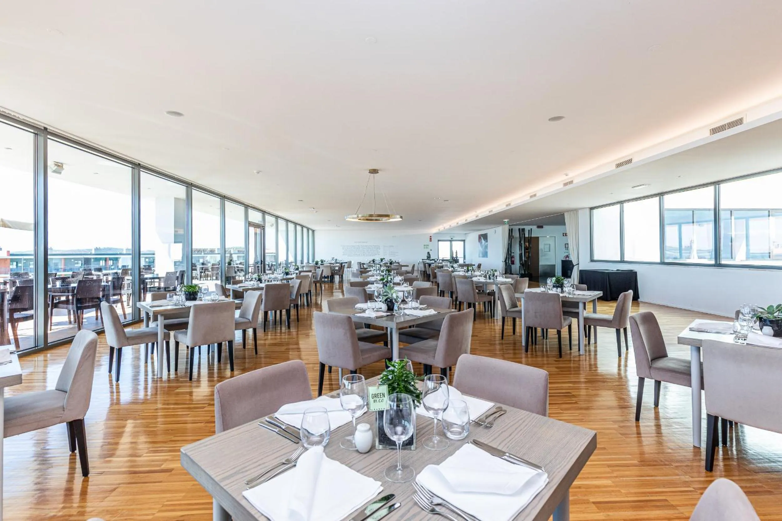 Restaurant/places to eat in Algarve Race Resort - Apartments