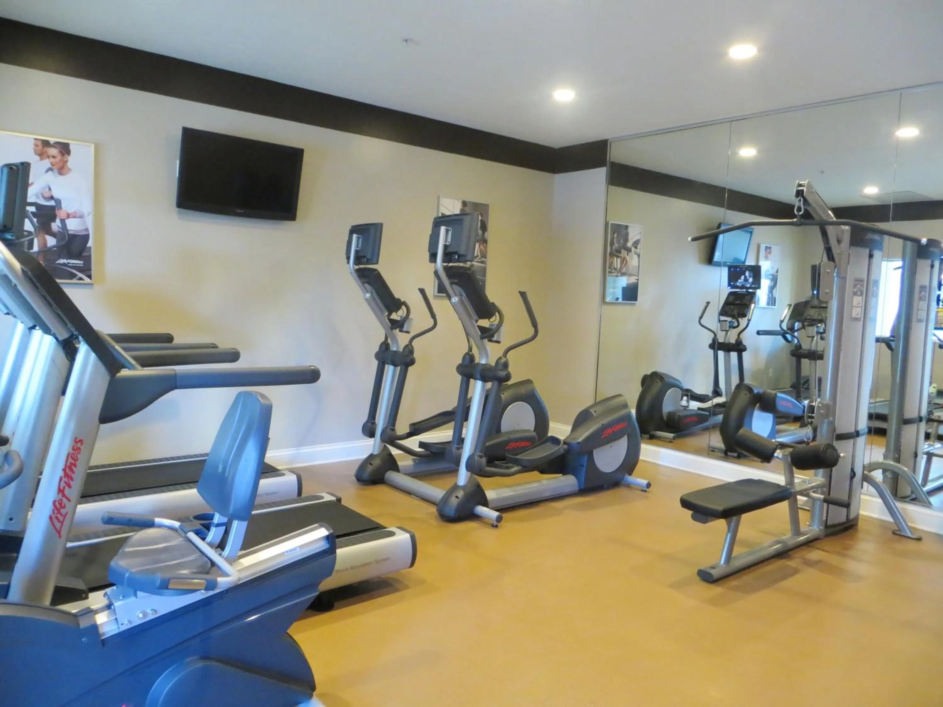 Fitness centre/facilities in The Point Hotel & Suites Universal