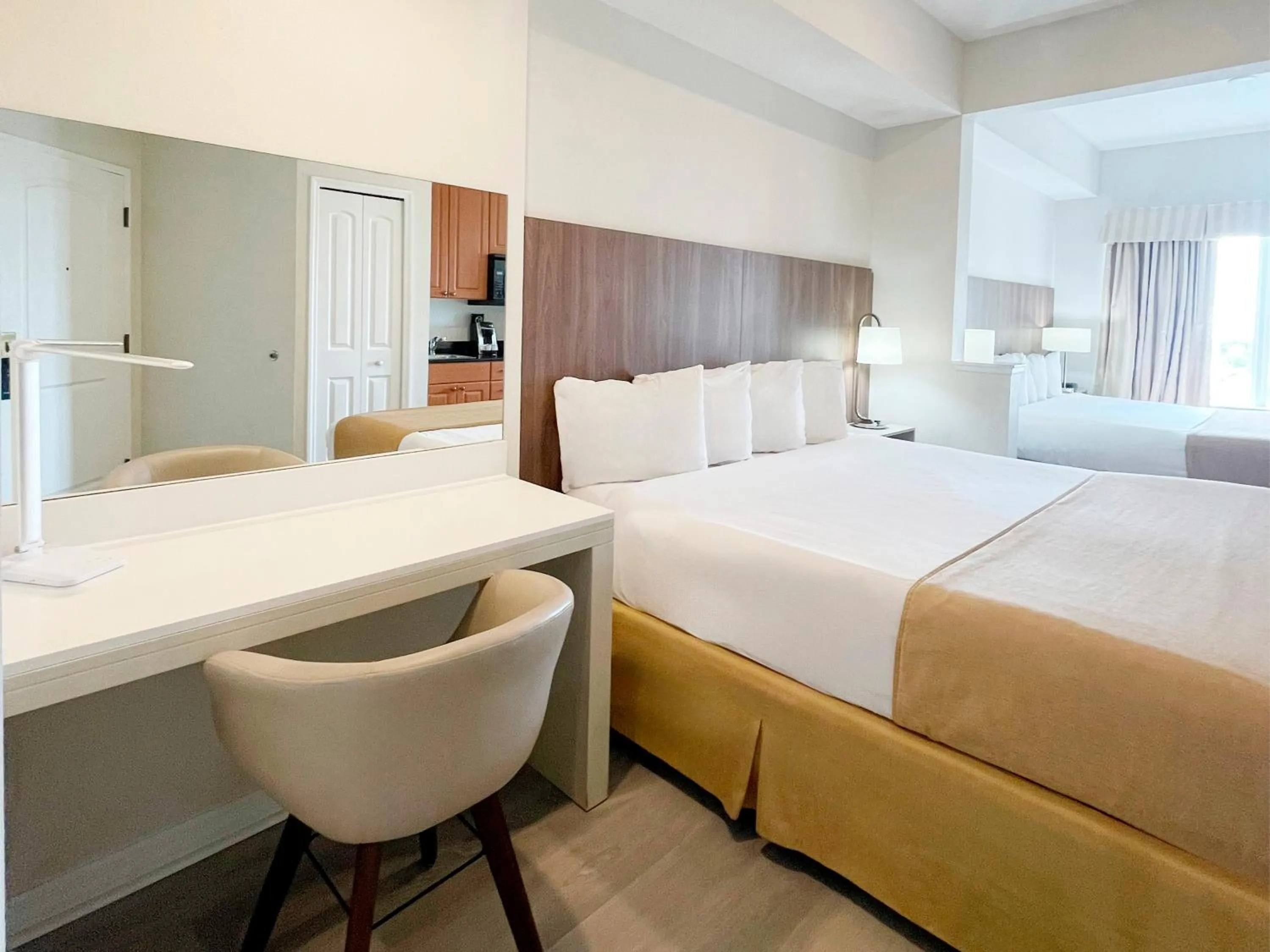 Bed in The Point Hotel & Suites Universal