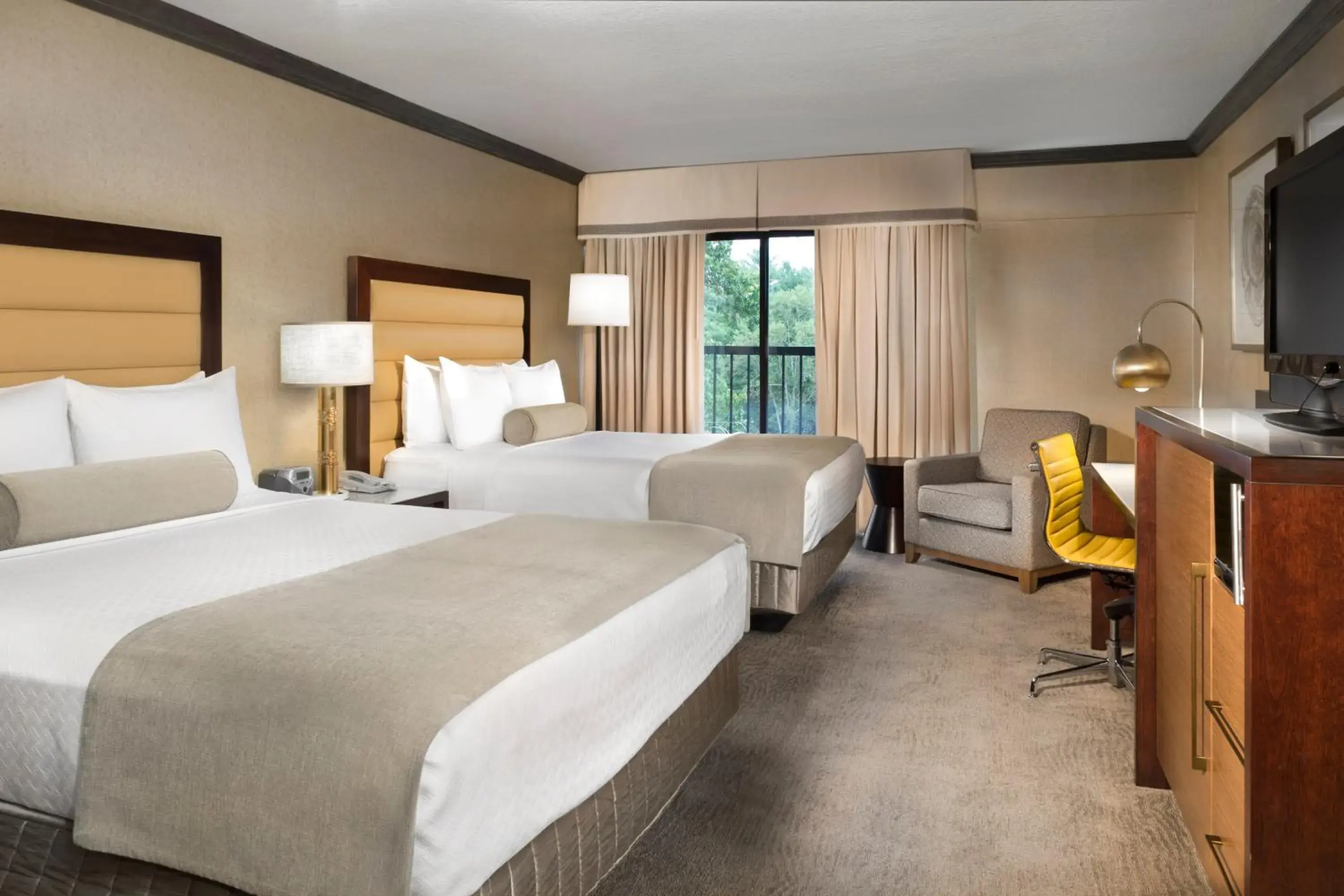 Standard Queen Room with Pool Access in Crowne Plaza Resort Asheville by IHG Standard Queen Room with Pool Access in Crowne Plaza Resort Asheville by IHG