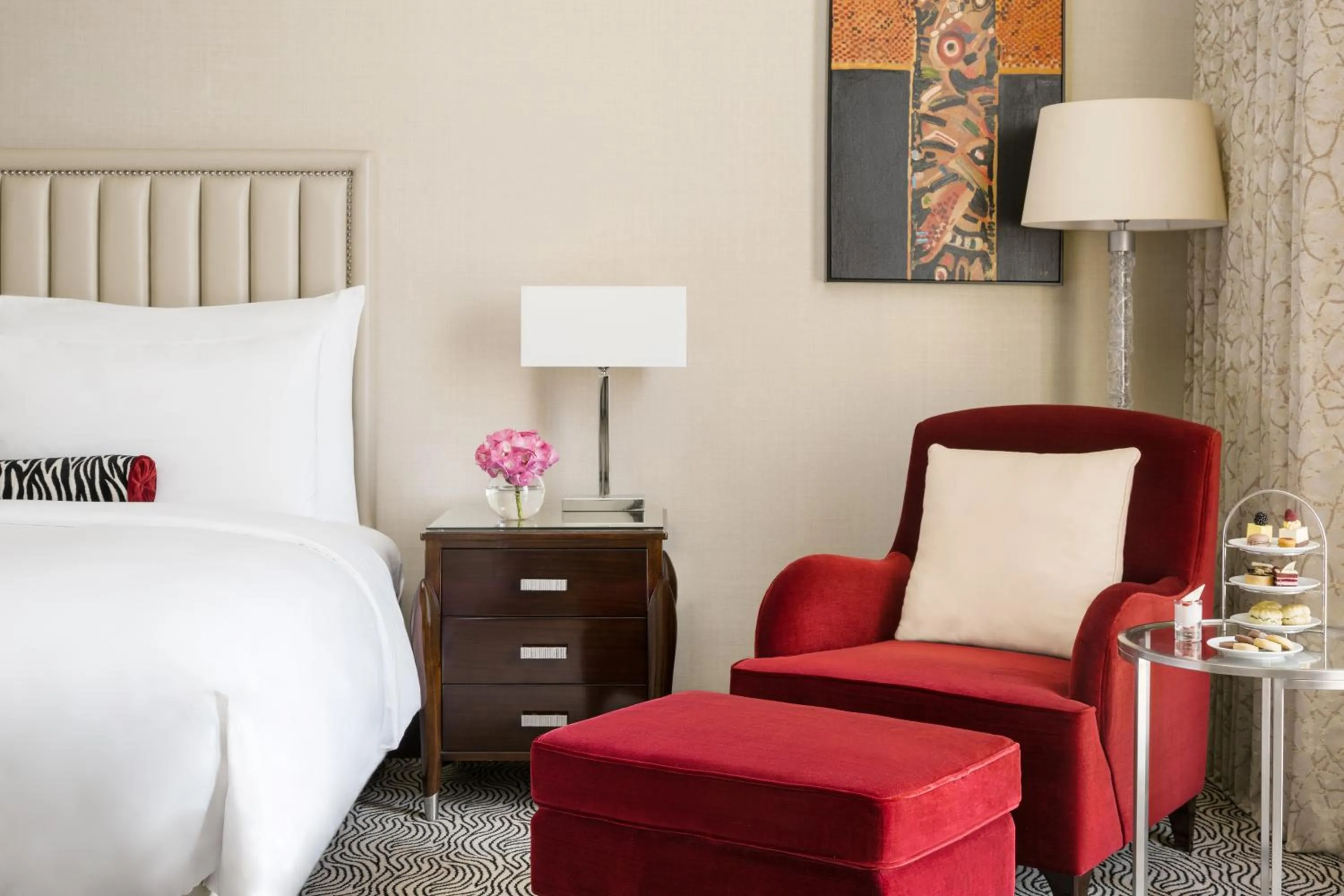 Seating area, Bed in Kempinski Al Othman Hotel Al Khobar