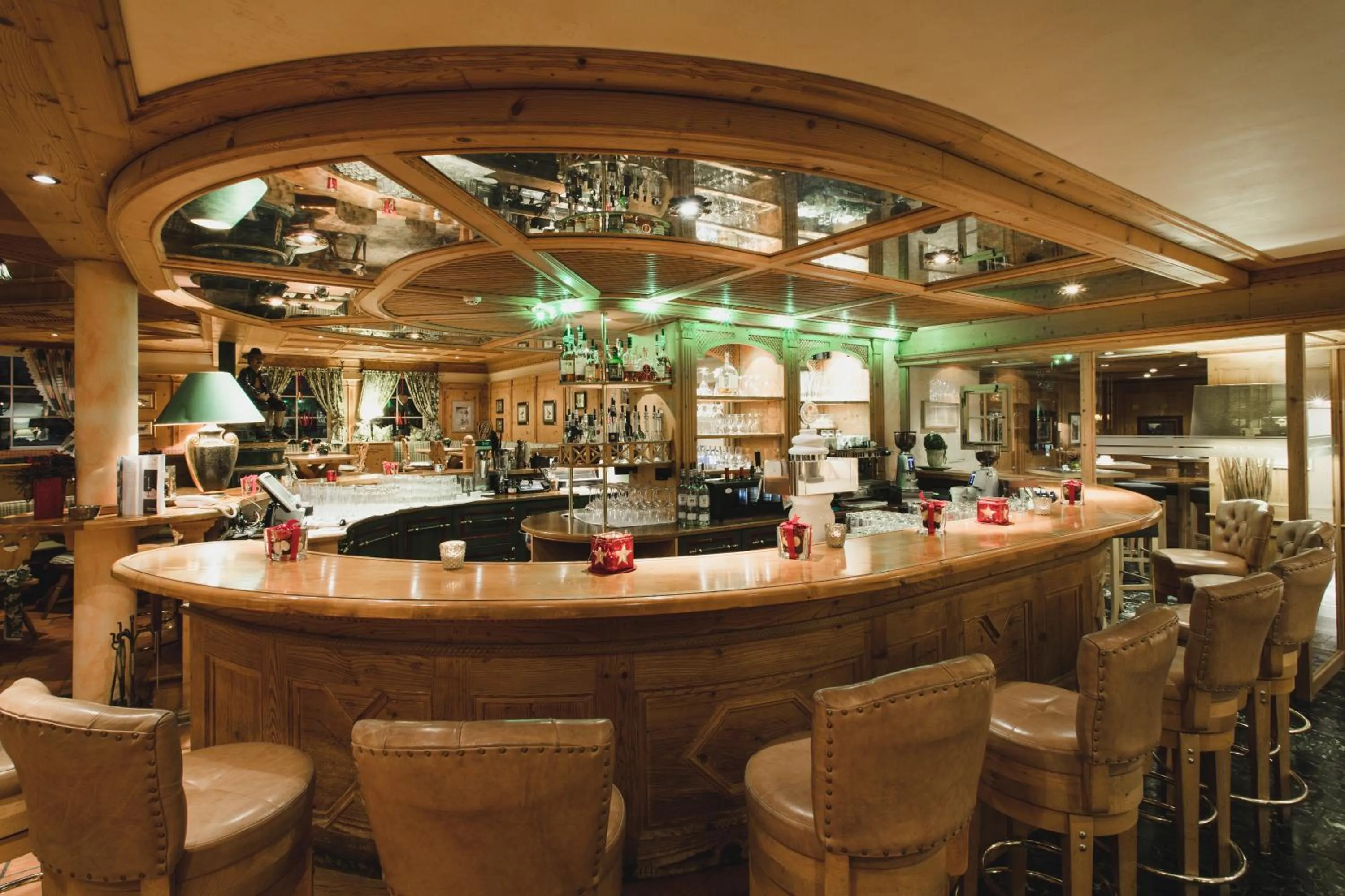 Lounge or bar in Hotel Schwarzer Adler - Sport & Spa